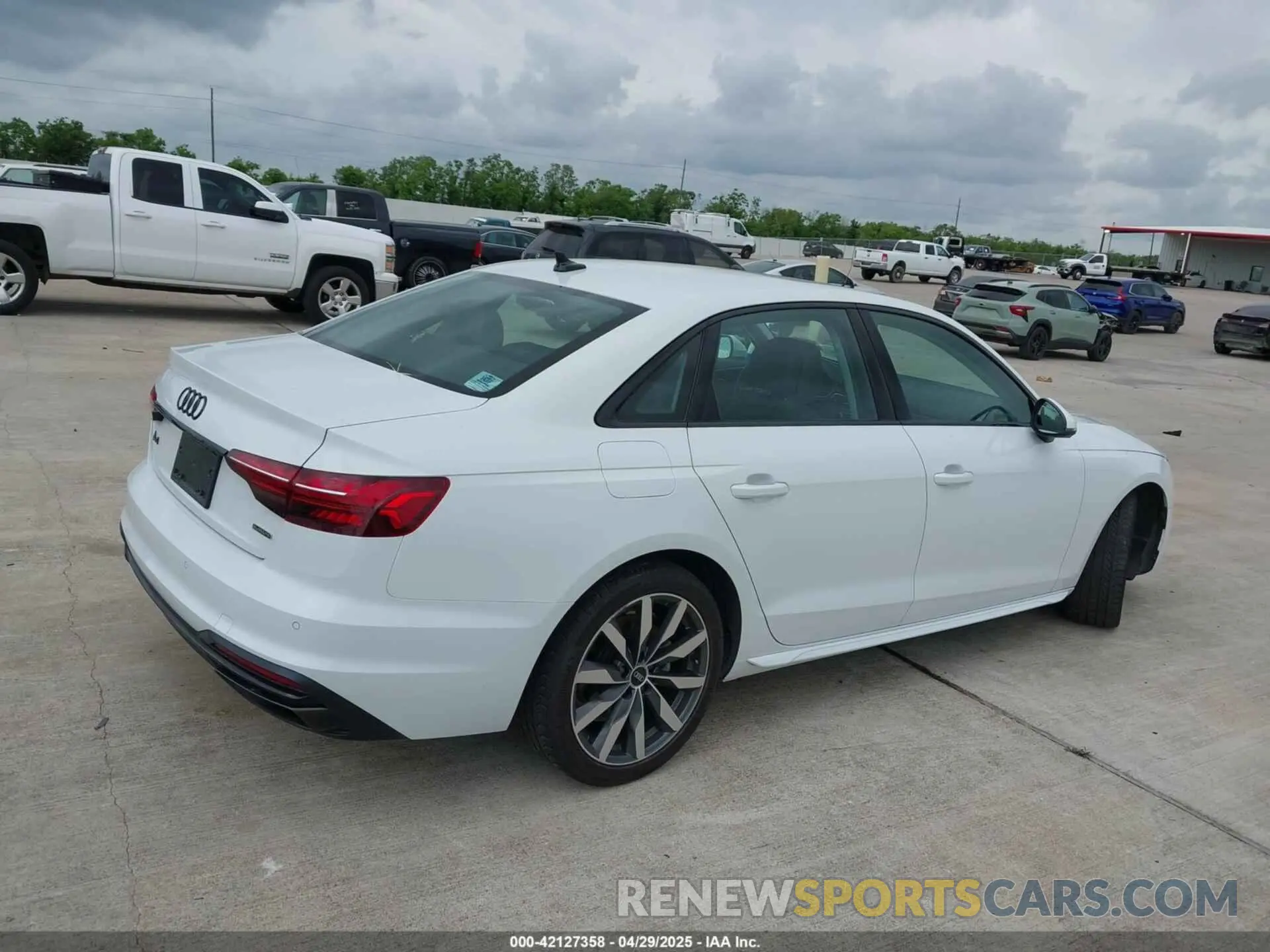4 fotografías del automóvil dañado WAUBBAF48NN009765 AUDI A4 2022