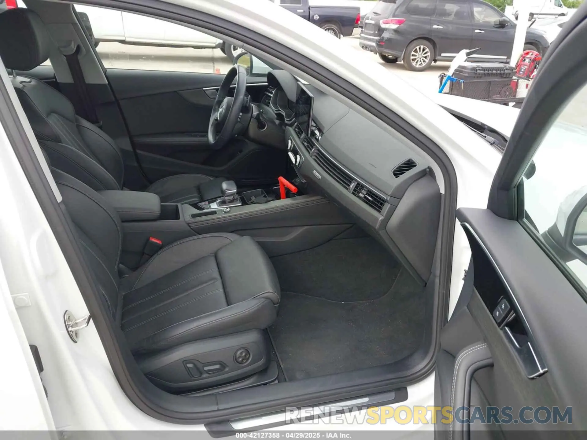 5 fotografías del automóvil dañado WAUBBAF48NN009765 AUDI A4 2022