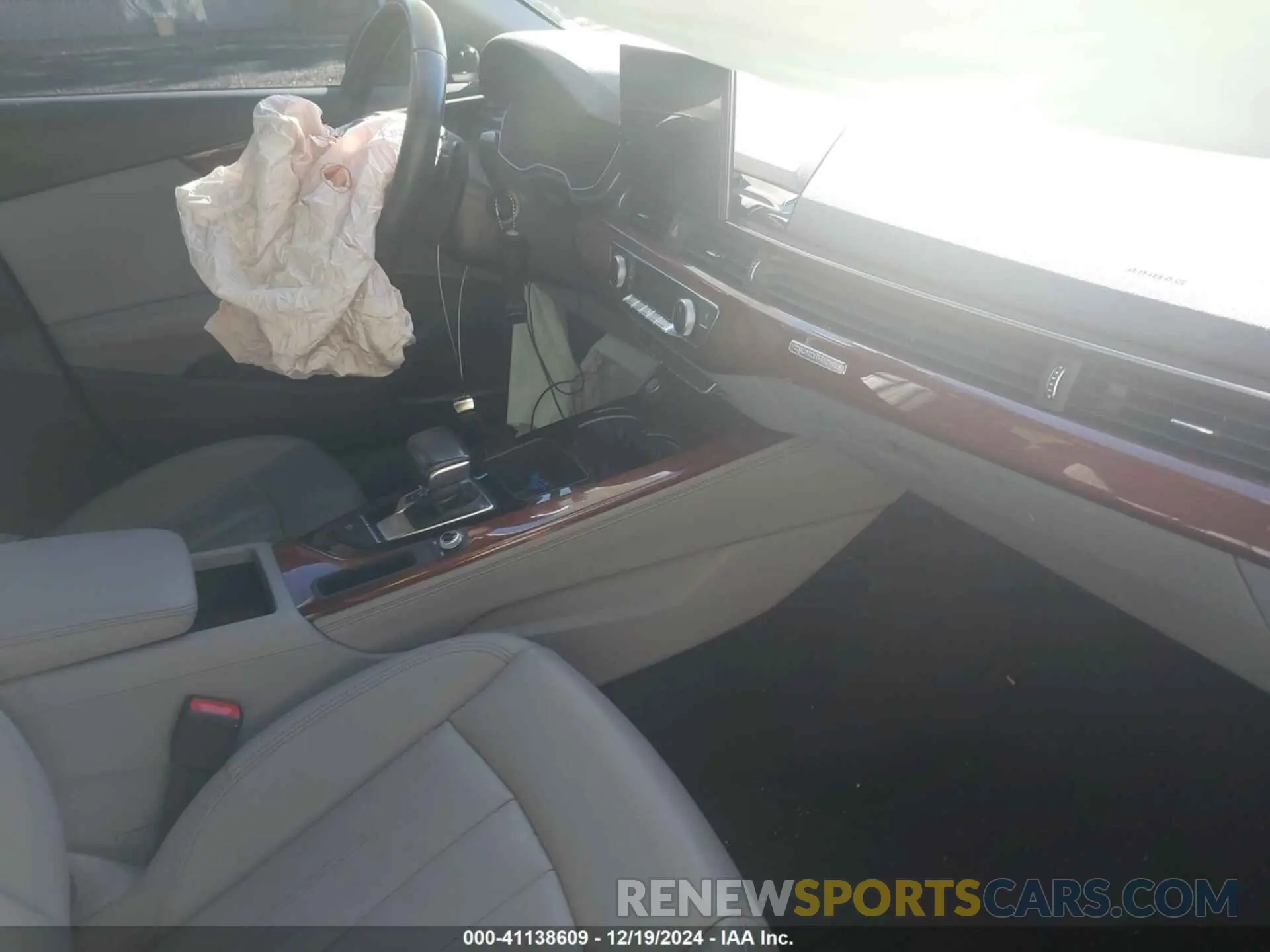 5 fotografías del automóvil dañado WAUBBAF48NN010012 AUDI A4 2022