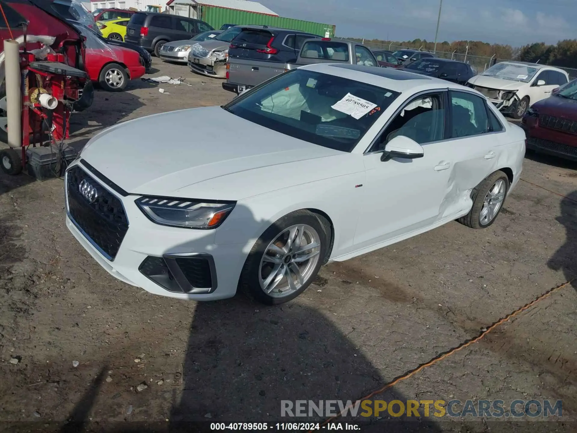 2 fotografías del automóvil dañado WAUEAAF41NN011678 AUDI A4 2022