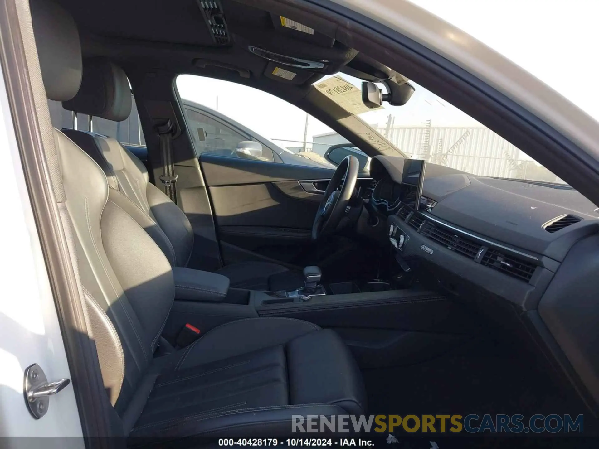 5 fotografías del automóvil dañado WAUEAAF43NN014842 AUDI A4 2022