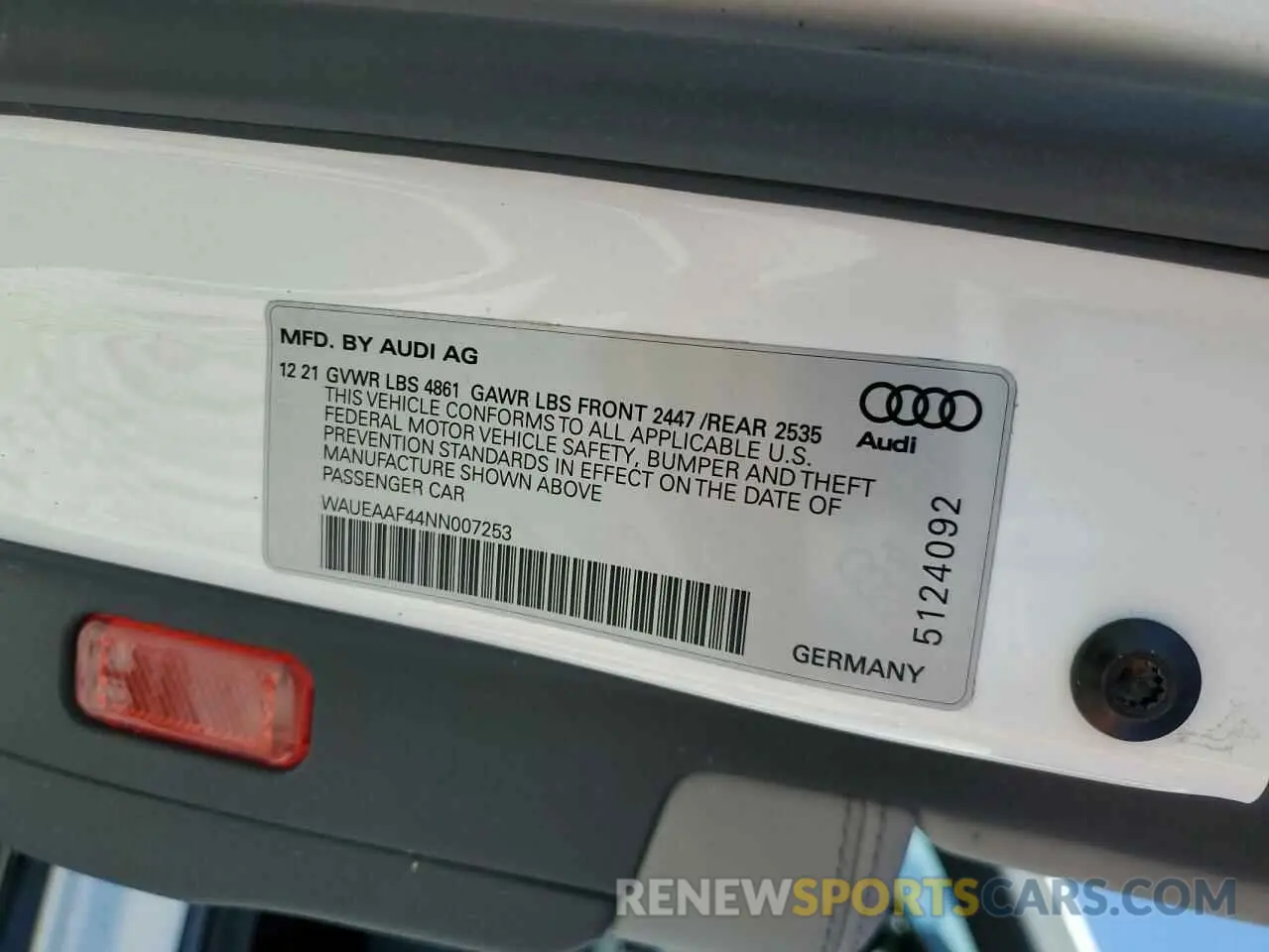 12 fotografías del automóvil dañado WAUEAAF44NN007253 AUDI A4 2022
