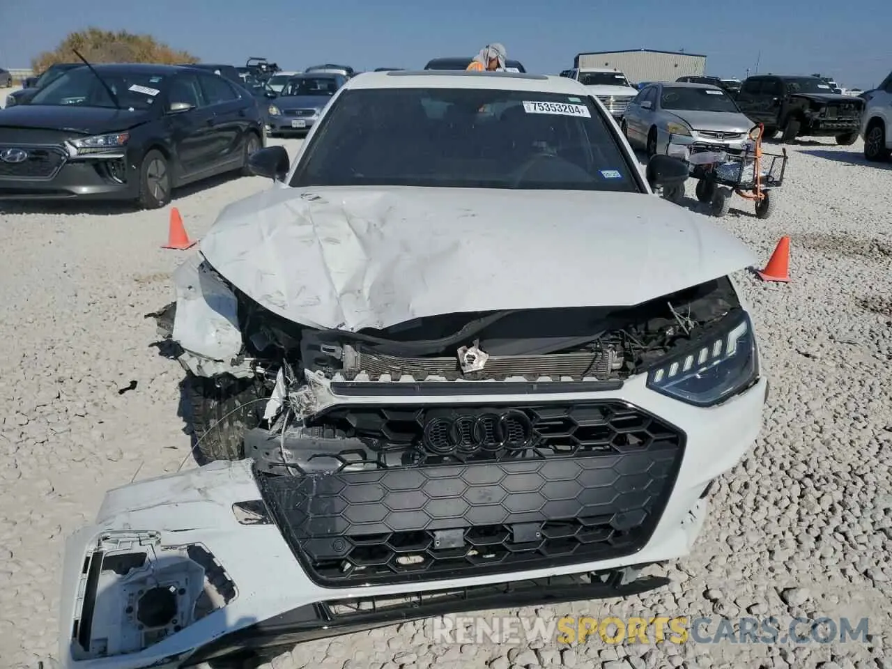 5 fotografías del automóvil dañado WAUEAAF44NN007253 AUDI A4 2022