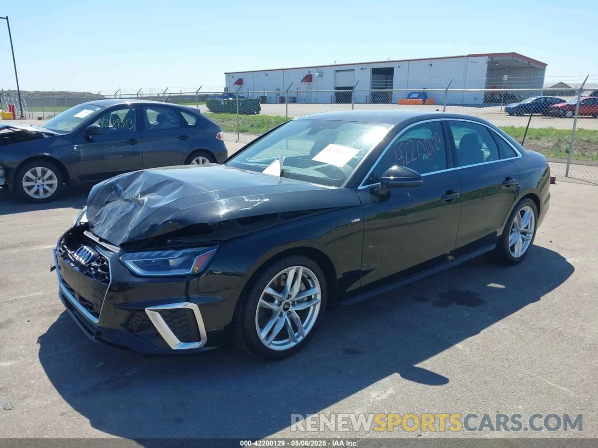 2 fotografías del automóvil dañado WAUEAAF44NN011772 AUDI A4 2022