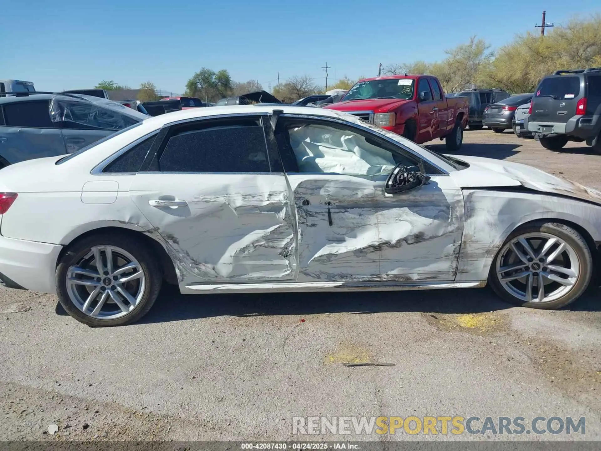 14 fotografías del automóvil dañado WAUEAAF45NN013501 AUDI A4 2022