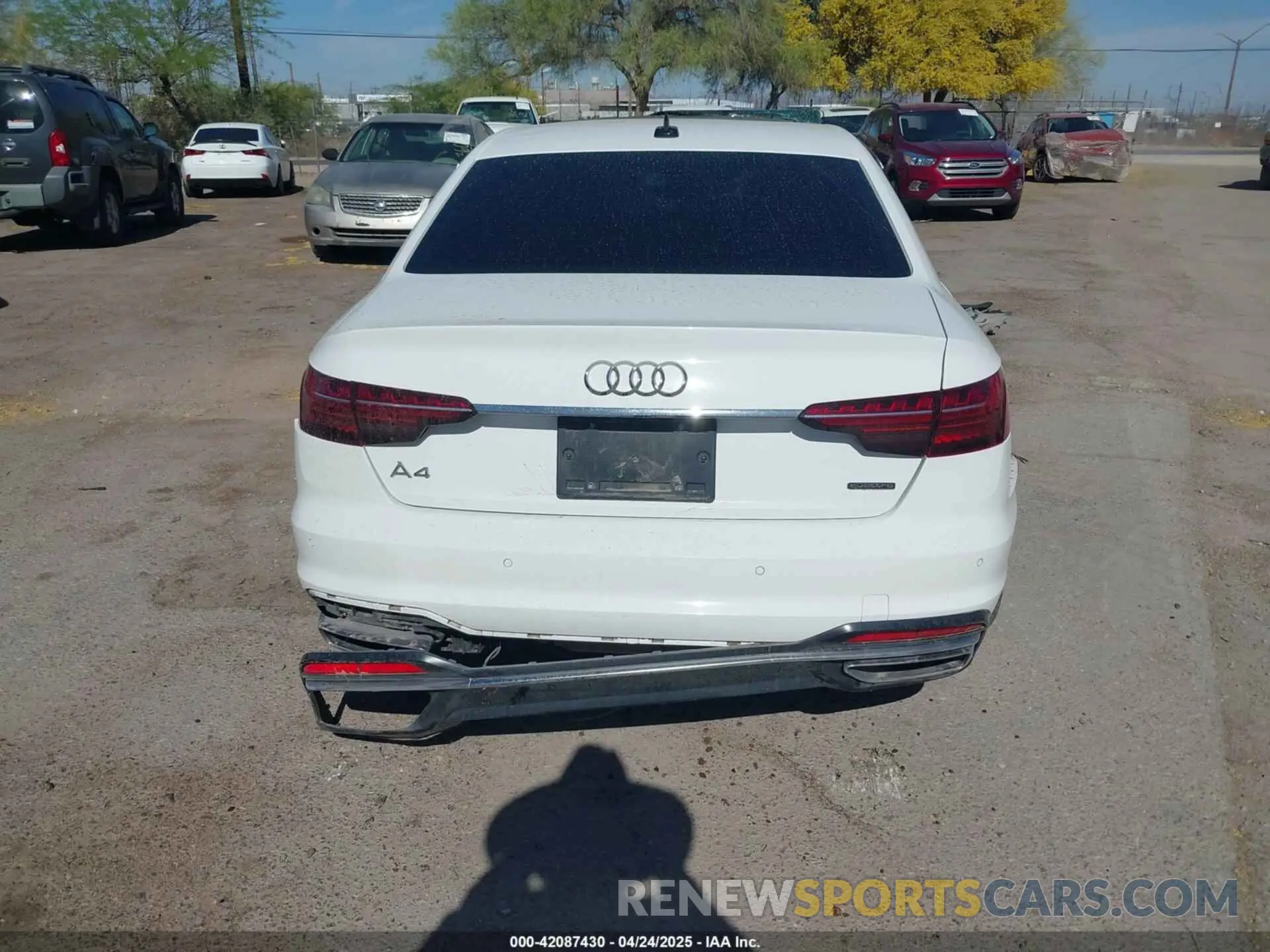17 fotografías del automóvil dañado WAUEAAF45NN013501 AUDI A4 2022