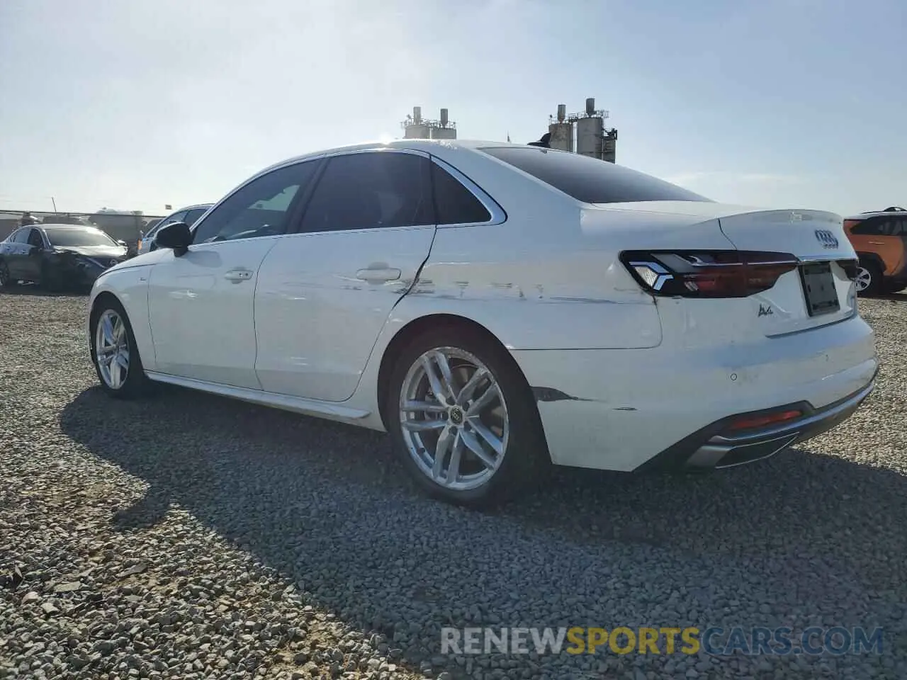 2 fotografías del automóvil dañado WAUEAAF45NN015555 AUDI A4 2022