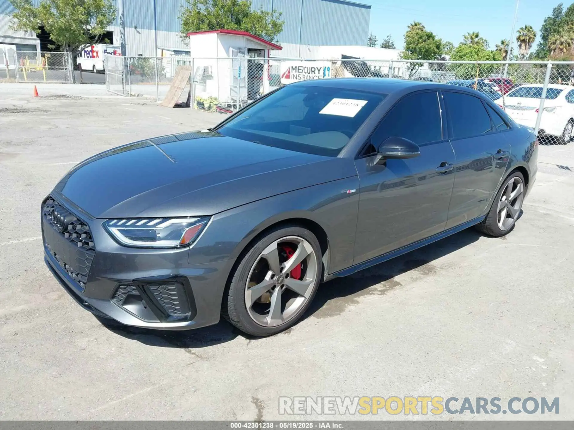2 fotografías del automóvil dañado WAUEAAF47NN012401 AUDI A4 2022
