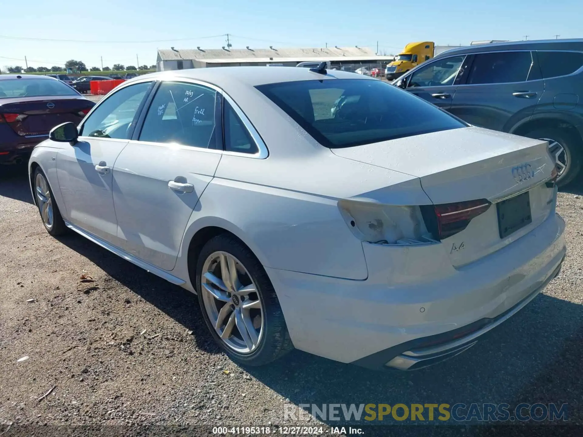 3 fotografías del automóvil dañado WAUEAAF47NN015119 AUDI A4 2022