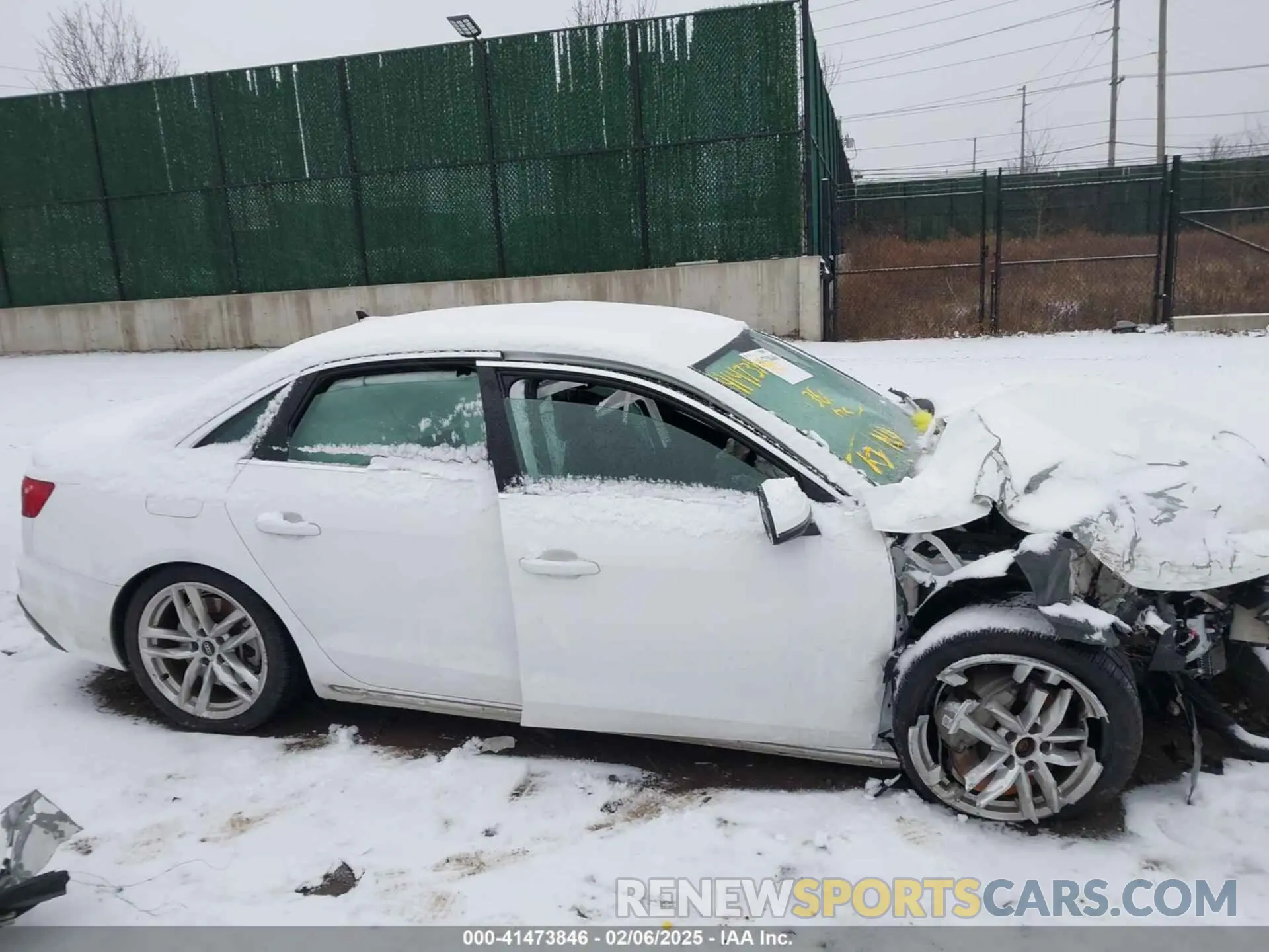13 fotografías del automóvil dañado WAUEAAF48NN011774 AUDI A4 2022