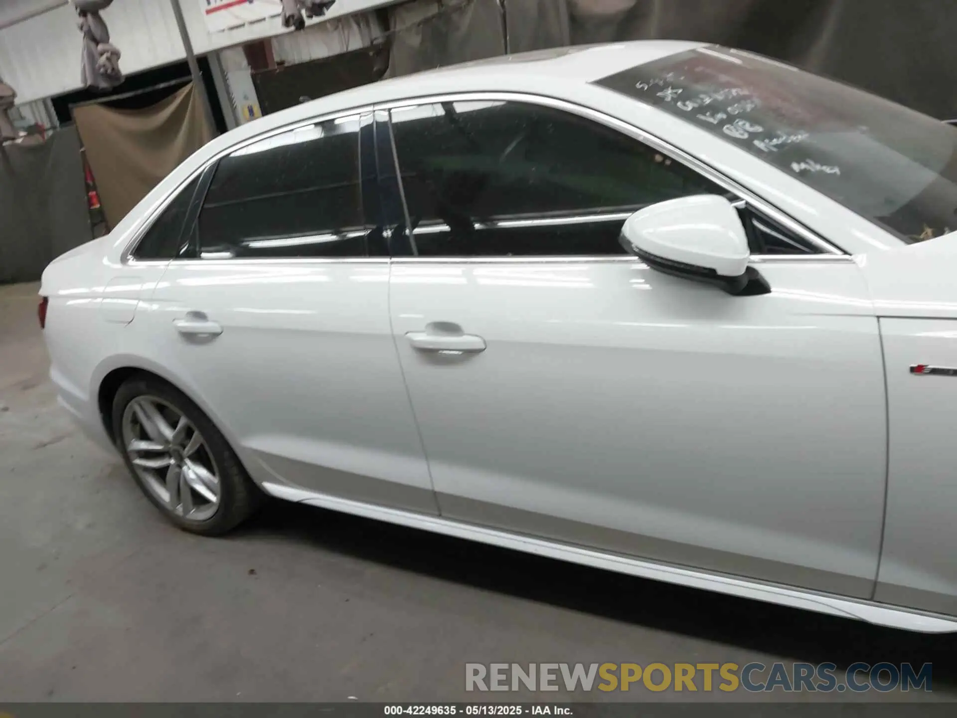 13 fotografías del automóvil dañado WAUEAAF48NN013671 AUDI A4 2022
