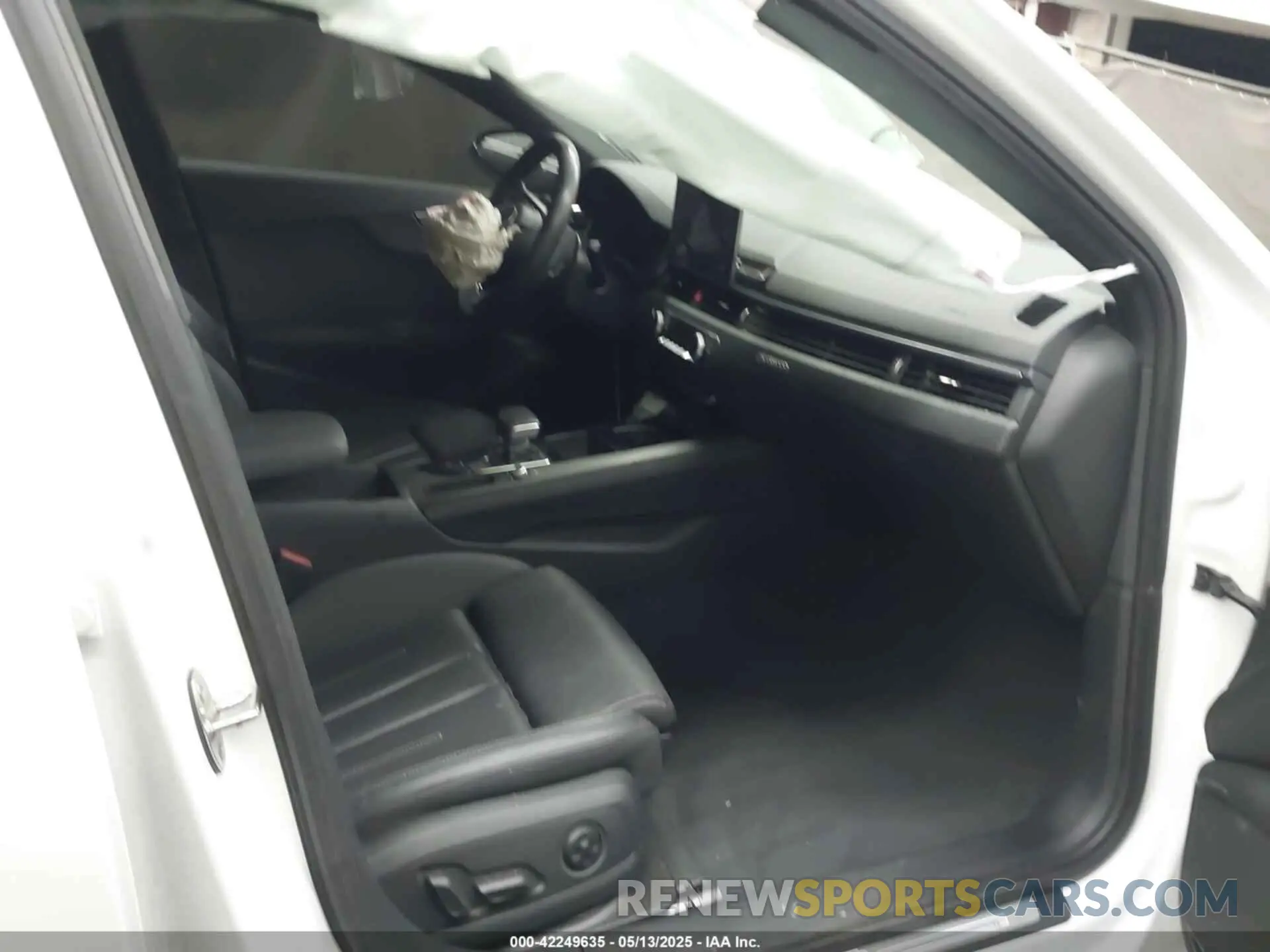 5 fotografías del automóvil dañado WAUEAAF48NN013671 AUDI A4 2022