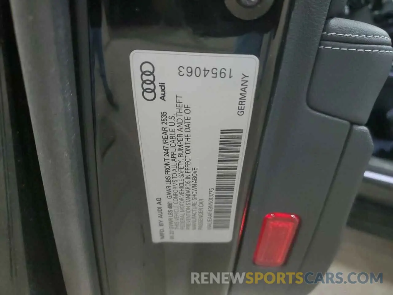 12 fotografías del automóvil dañado WAUEAAF49NN013775 AUDI A4 2022