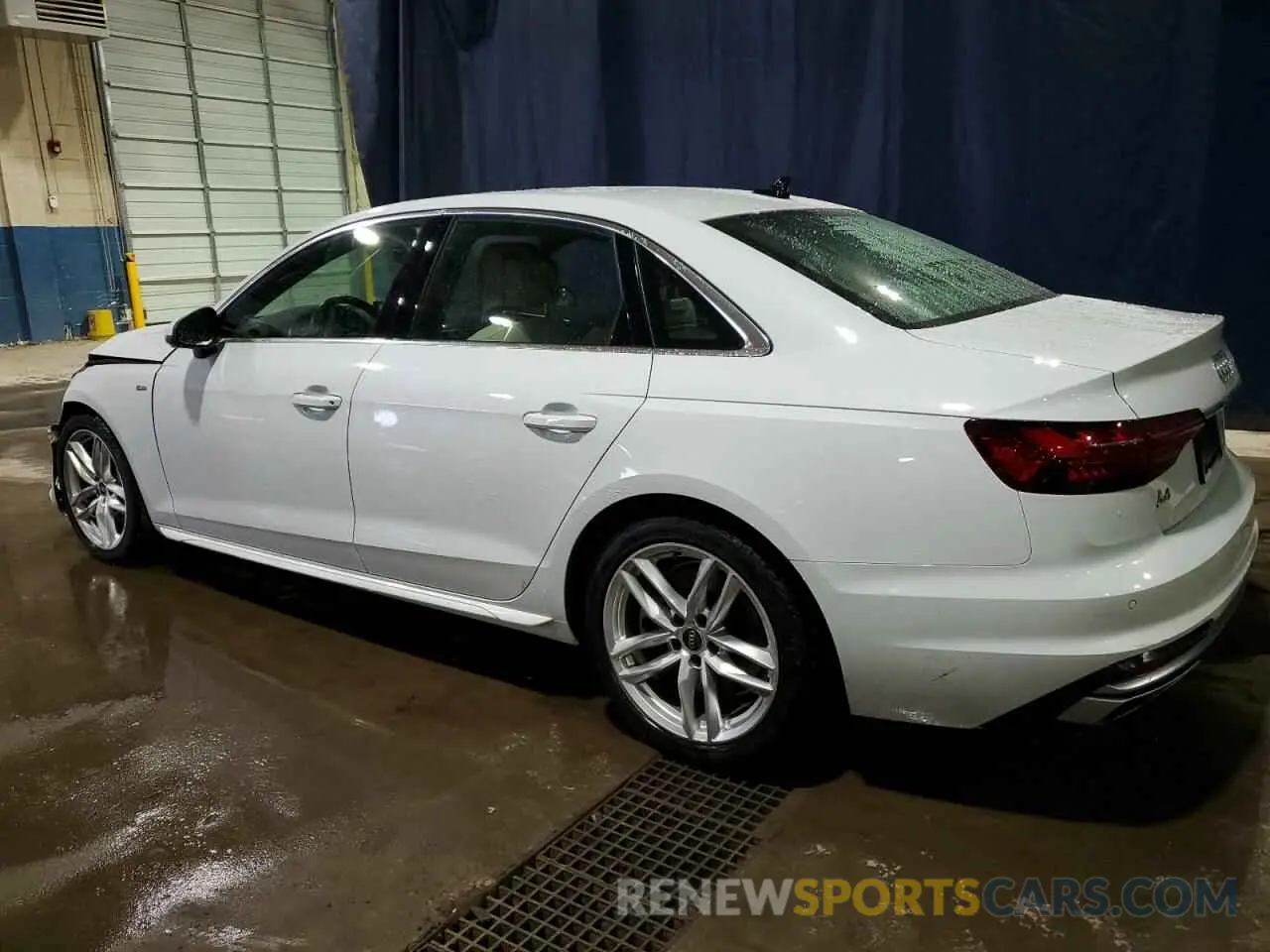 2 fotografías del automóvil dañado WAUEAAF4XNA015607 AUDI A4 2022