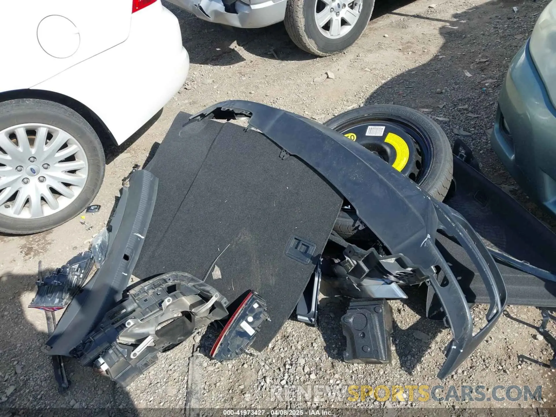 12 fotografías del automóvil dañado WAUFAAF46NA042453 AUDI A4 2022