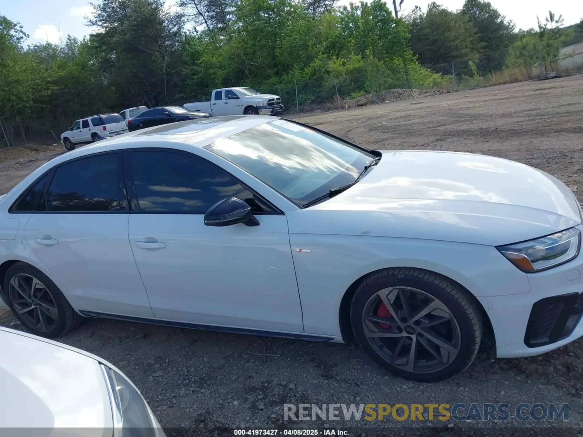 14 fotografías del automóvil dañado WAUFAAF46NA042453 AUDI A4 2022