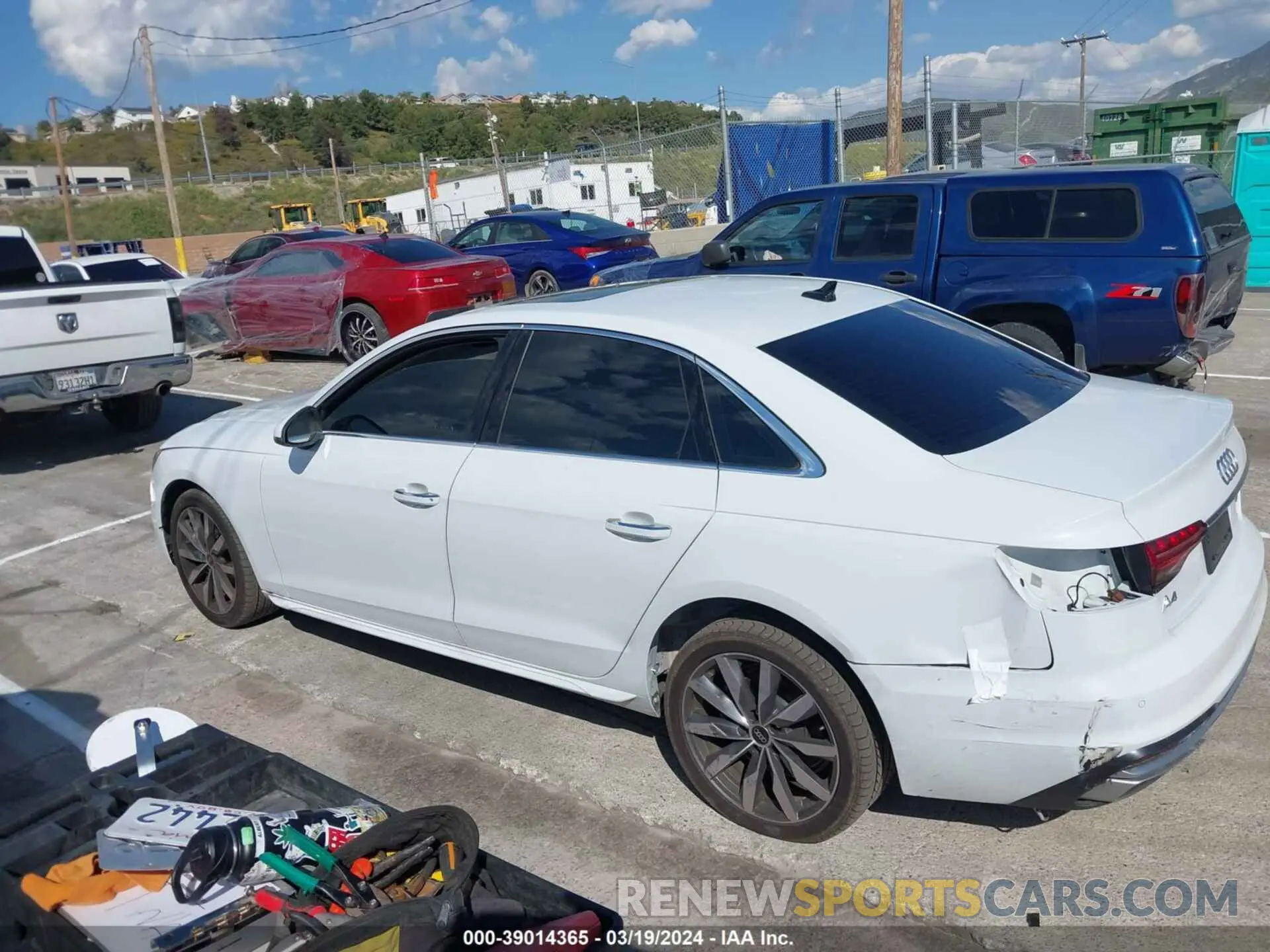 15 fotografías del automóvil dañado WAUABAF40PN006969 AUDI A4 2023