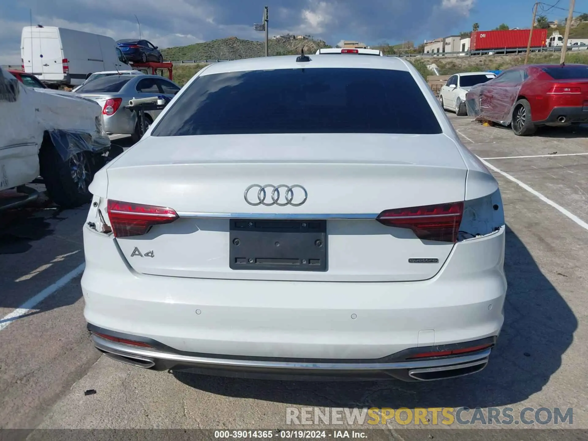 17 fotografías del automóvil dañado WAUABAF40PN006969 AUDI A4 2023