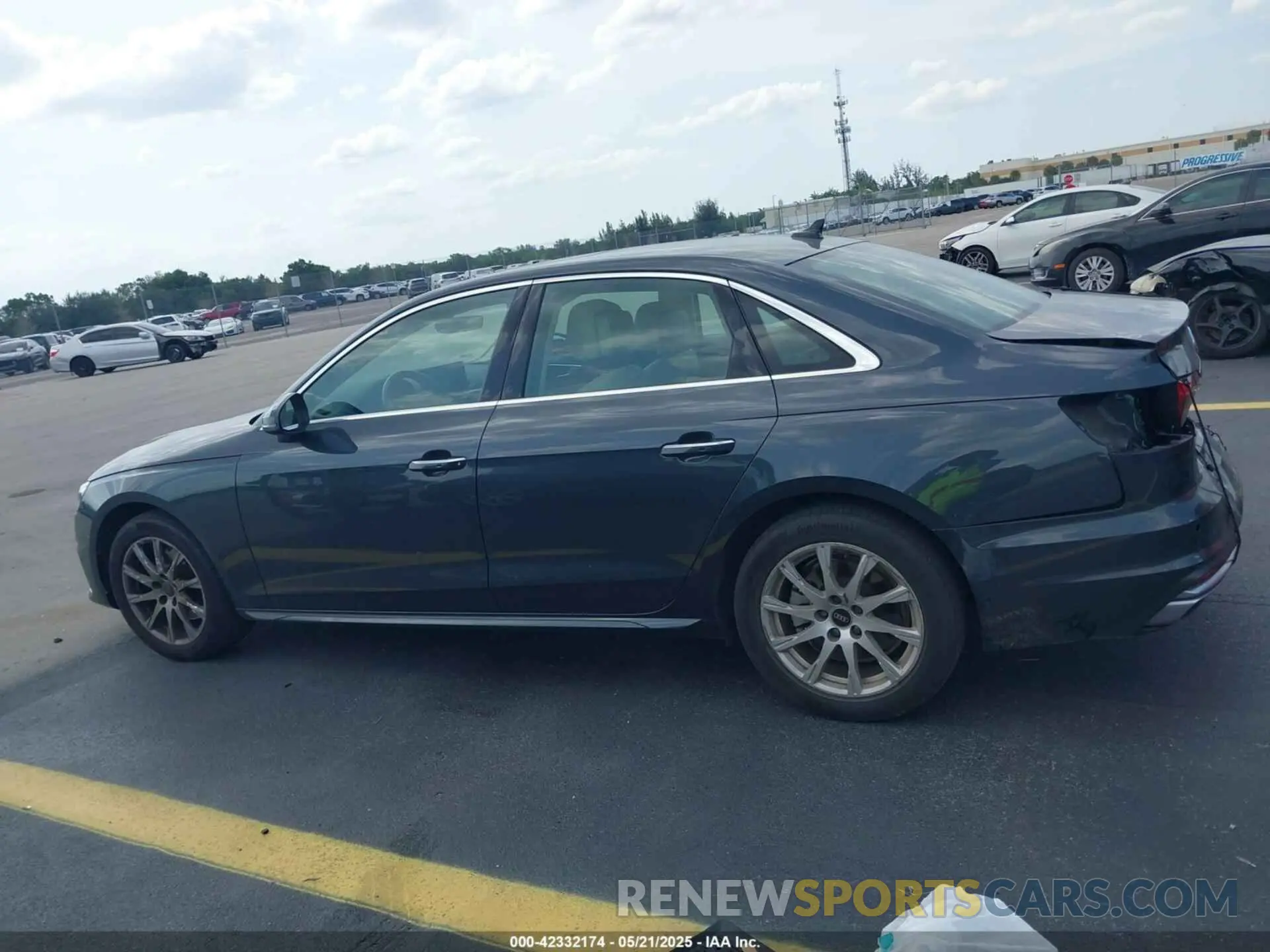 14 fotografías del automóvil dañado WAUABAF44PN004836 AUDI A4 2023