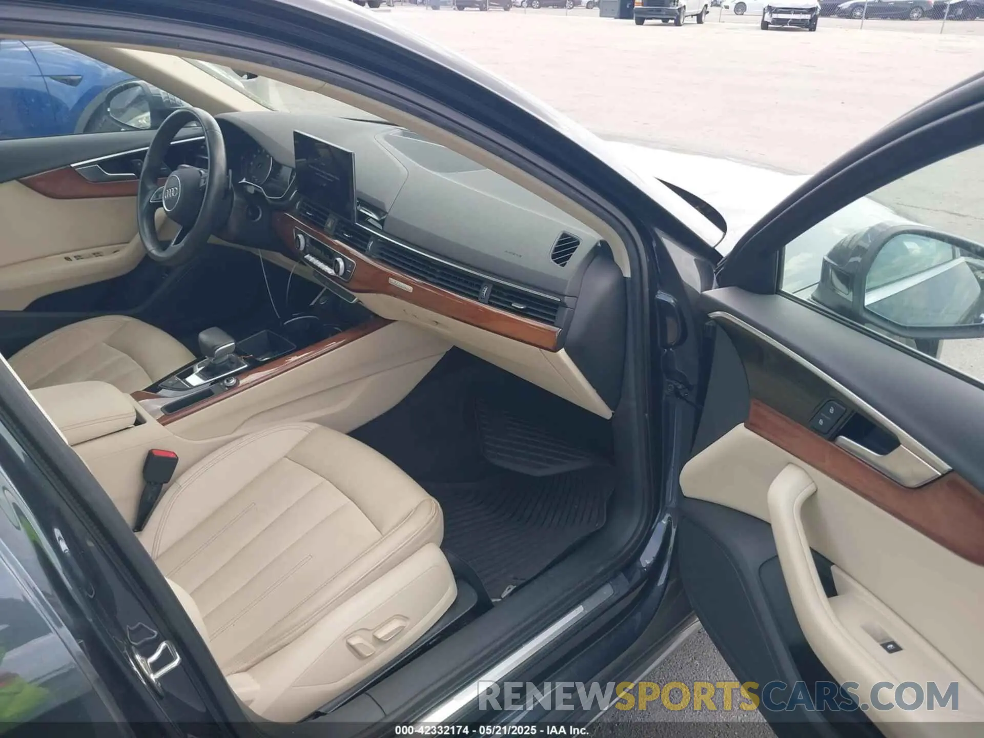 5 fotografías del automóvil dañado WAUABAF44PN004836 AUDI A4 2023