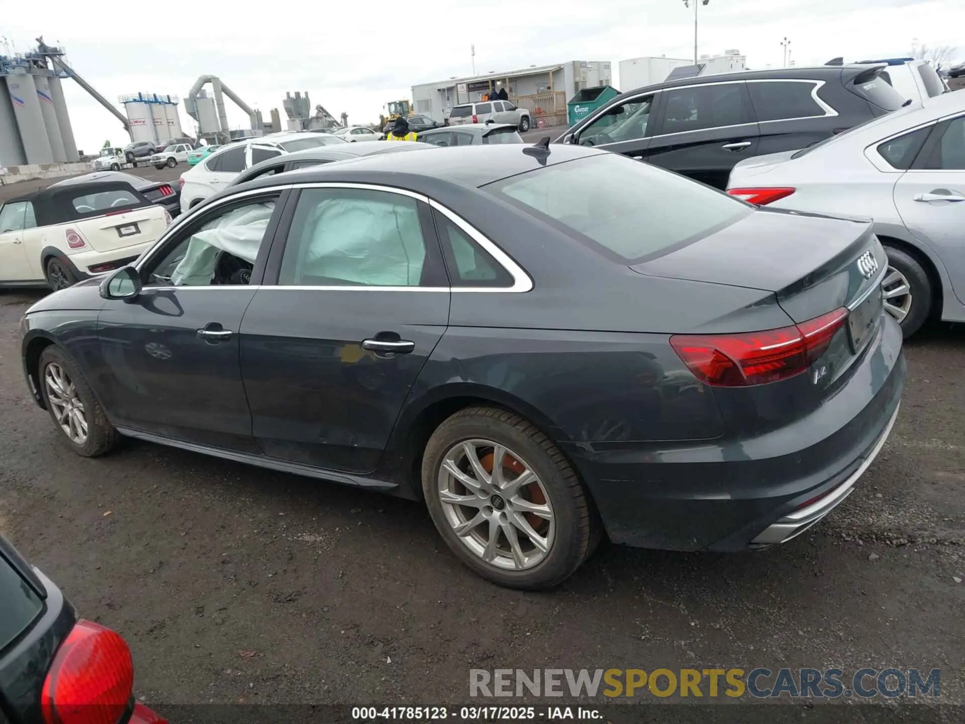 14 fotografías del automóvil dañado WAUABAF46PA021970 AUDI A4 2023