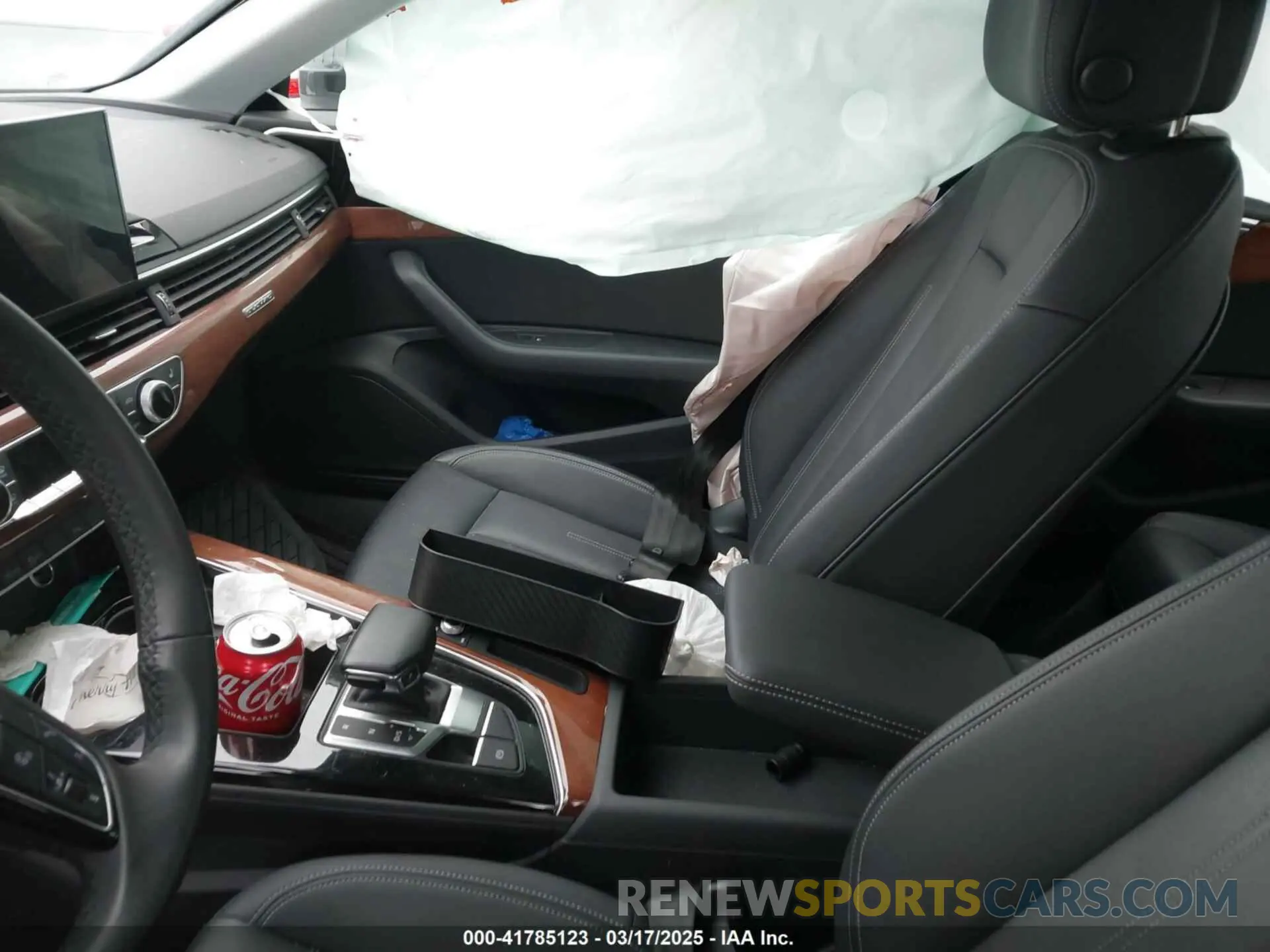 5 fotografías del automóvil dañado WAUABAF46PA021970 AUDI A4 2023