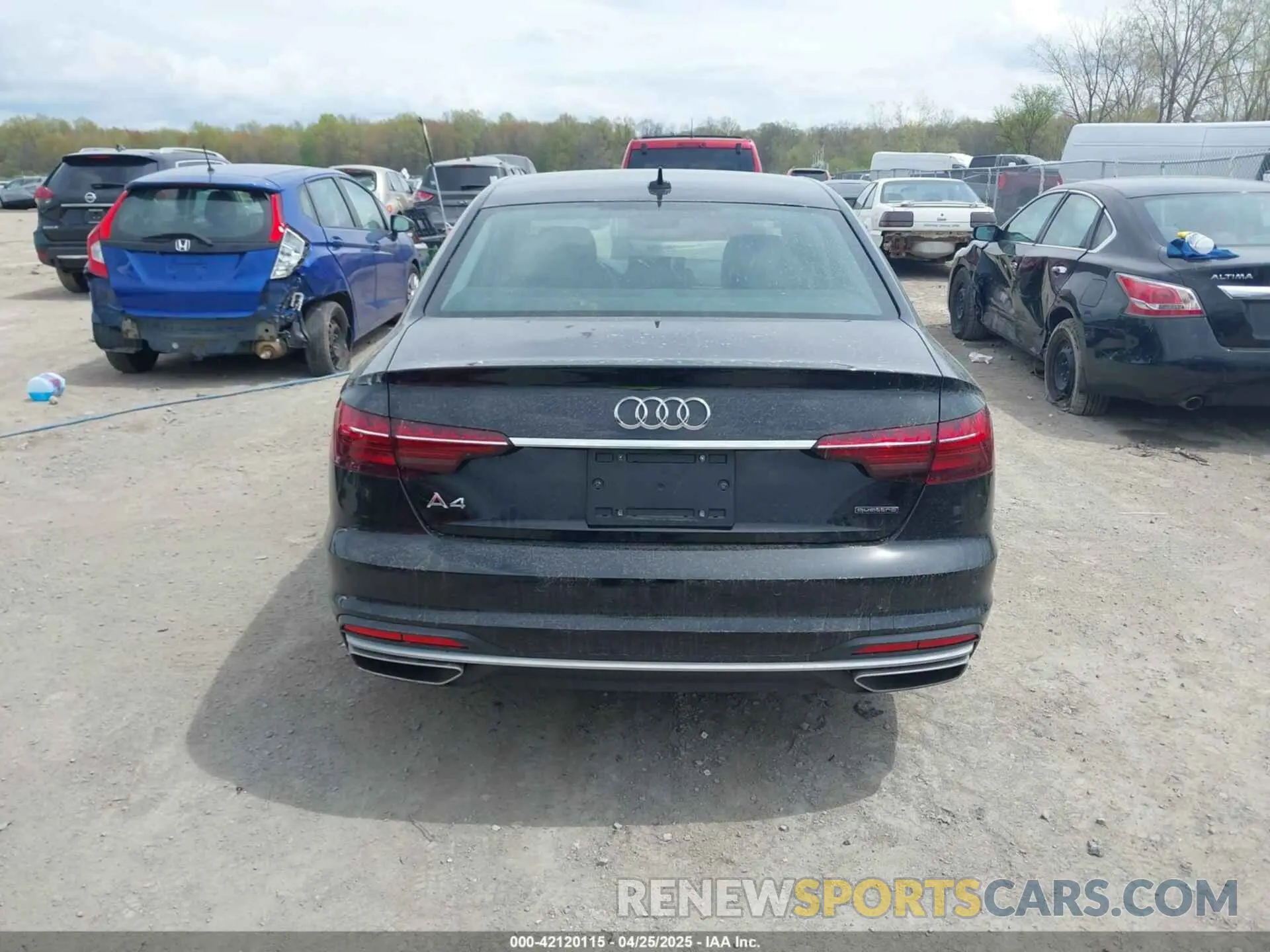 17 fotografías del automóvil dañado WAUABAF47PA033156 AUDI A4 2023