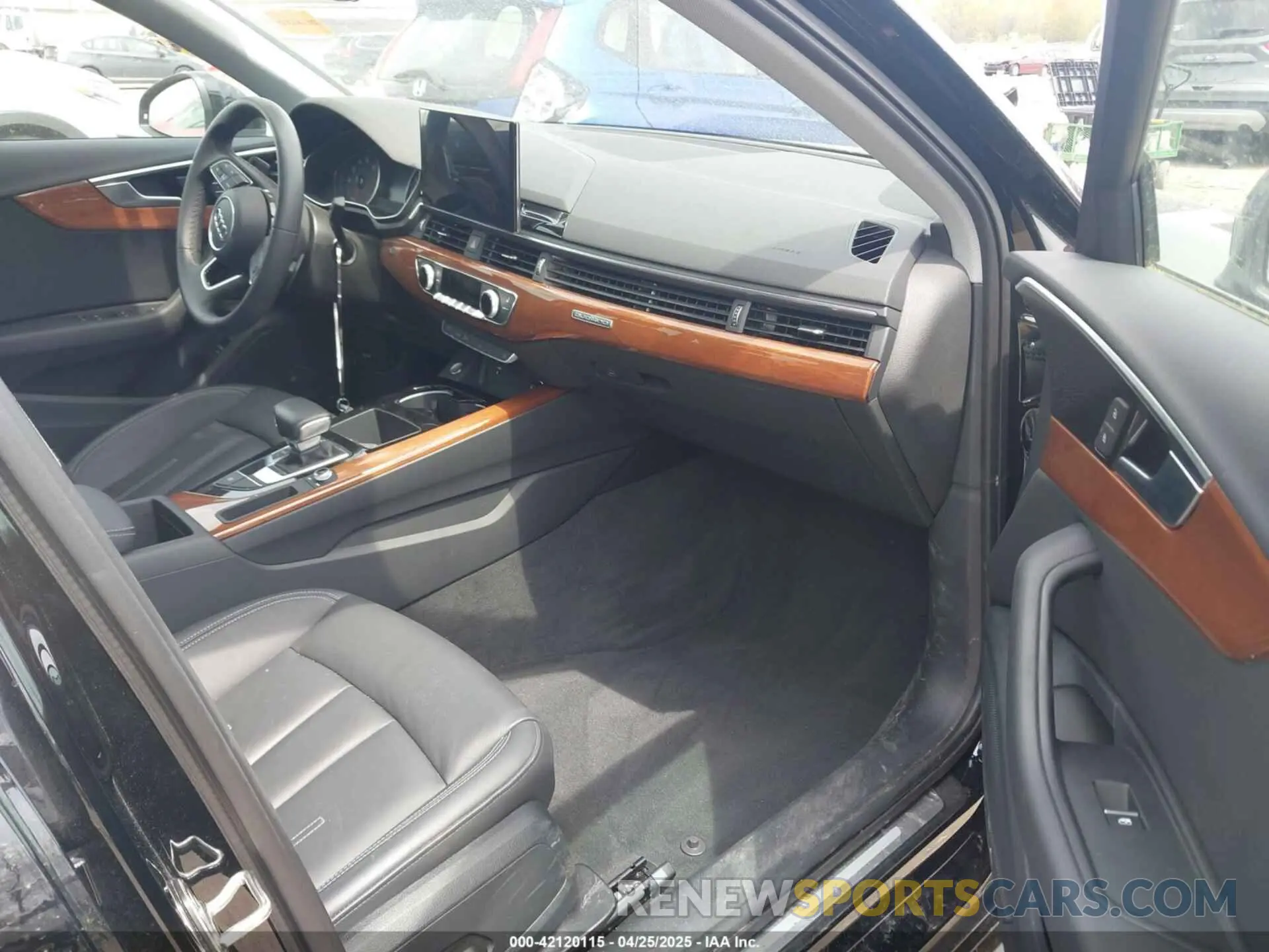 5 fotografías del automóvil dañado WAUABAF47PA033156 AUDI A4 2023