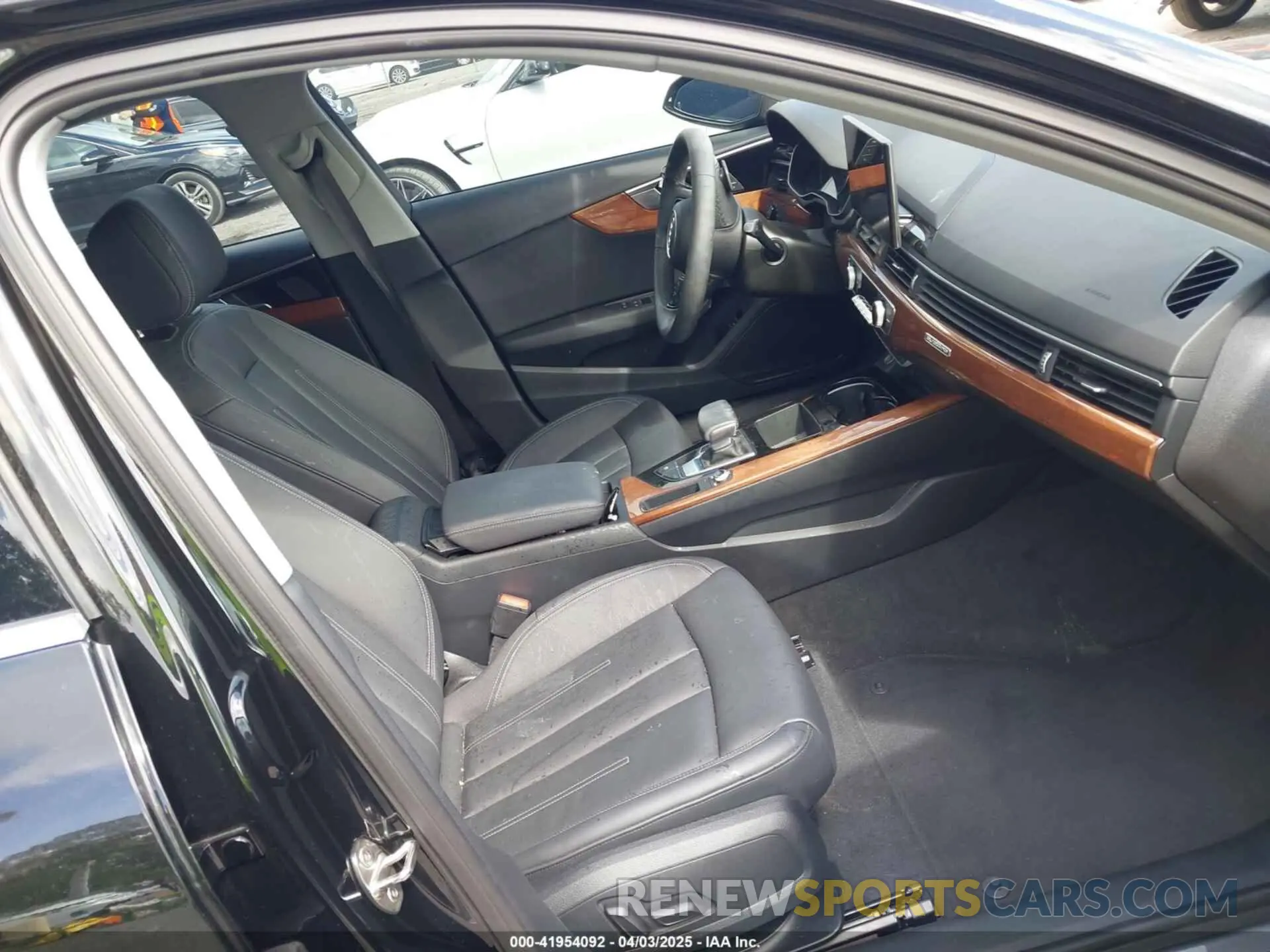 5 fotografías del automóvil dañado WAUABAF47PN006886 AUDI A4 2023