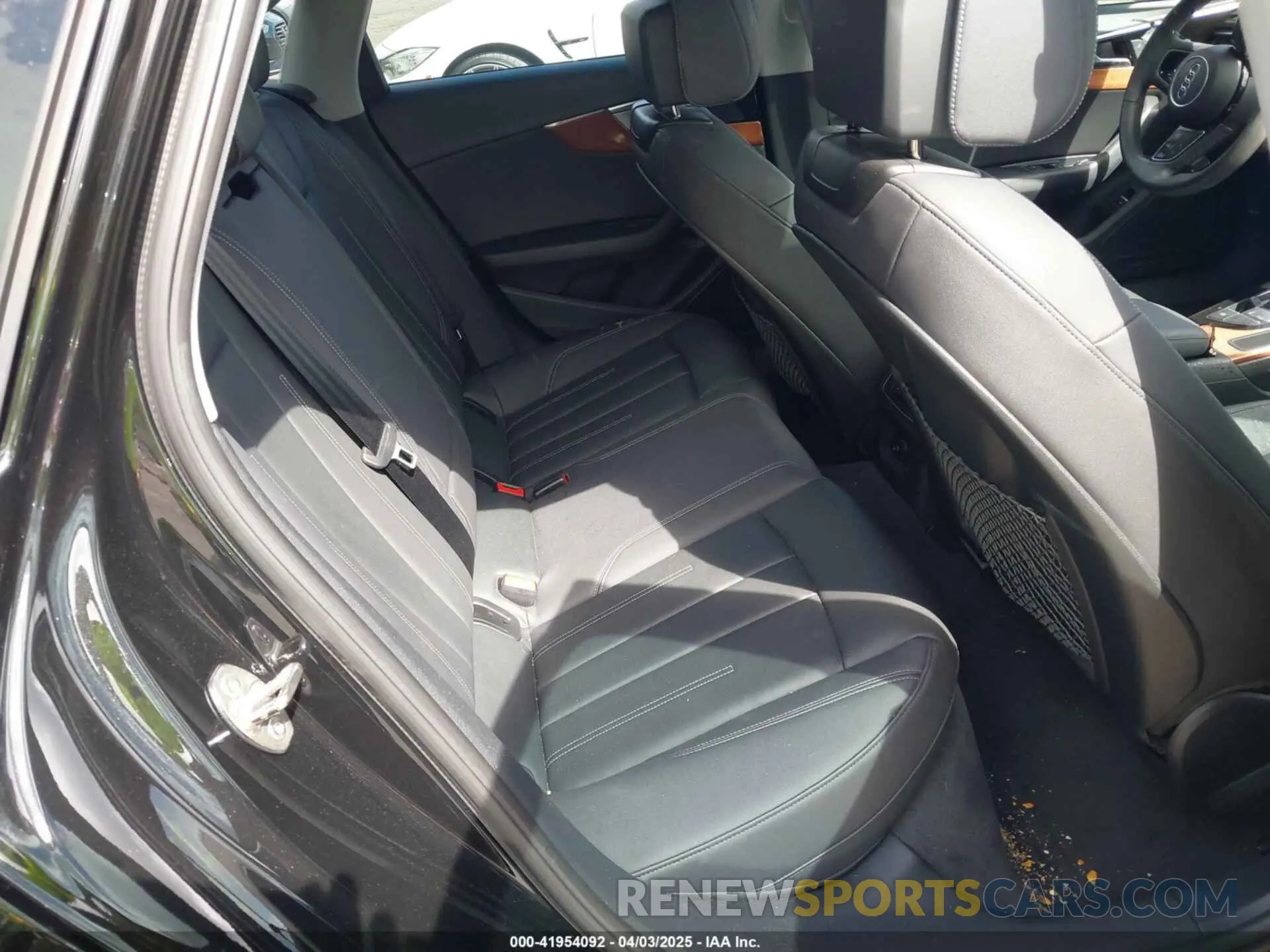 8 fotografías del automóvil dañado WAUABAF47PN006886 AUDI A4 2023