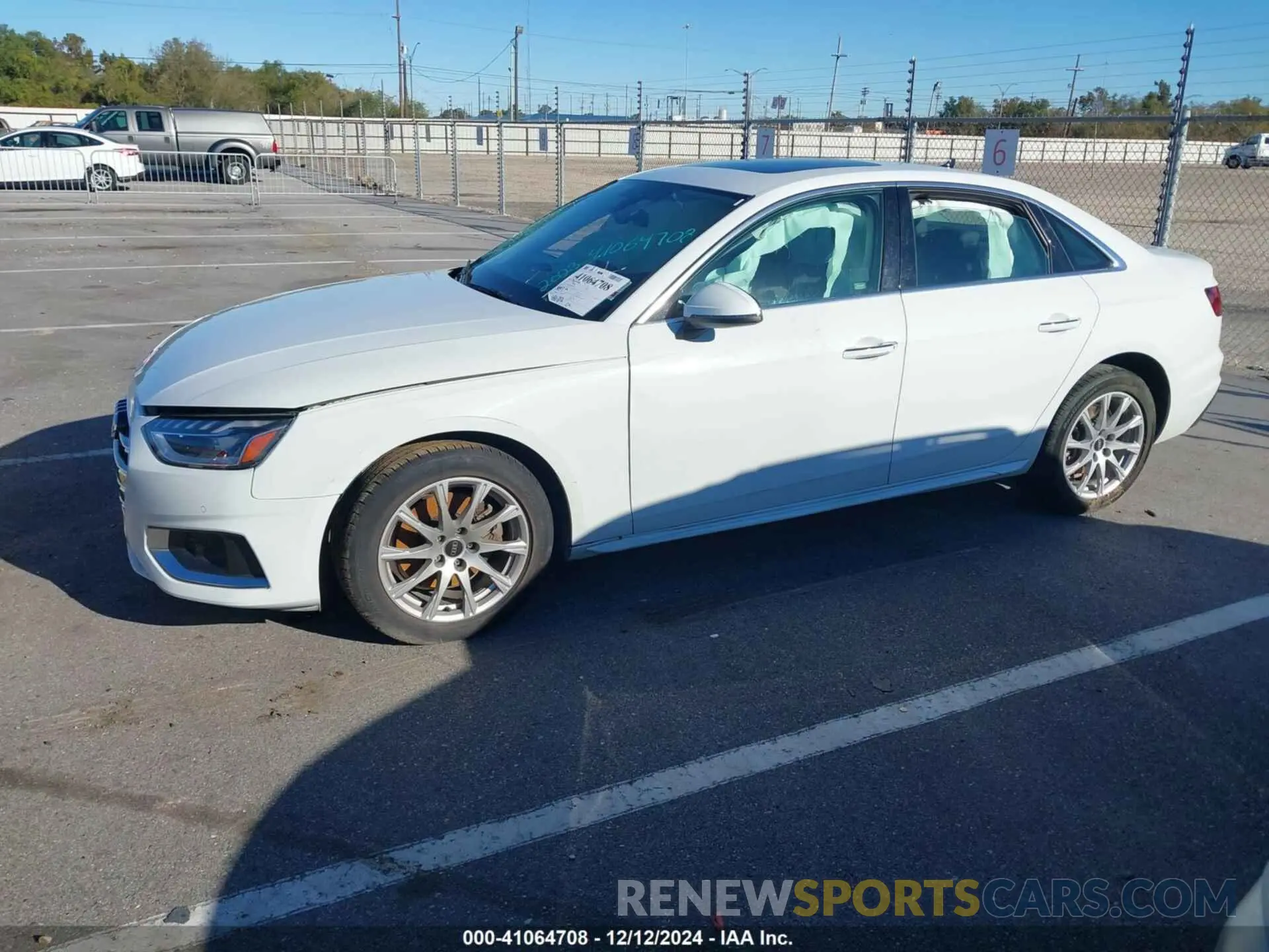 13 fotografías del automóvil dañado WAUABAF49PA027875 AUDI A4 2023