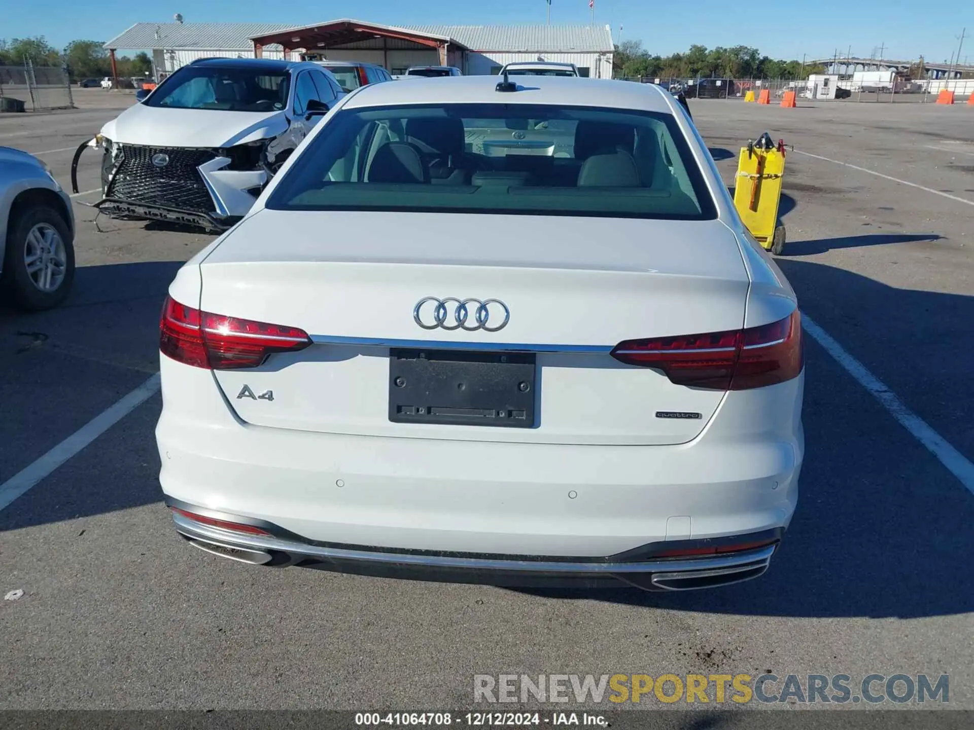 15 fotografías del automóvil dañado WAUABAF49PA027875 AUDI A4 2023