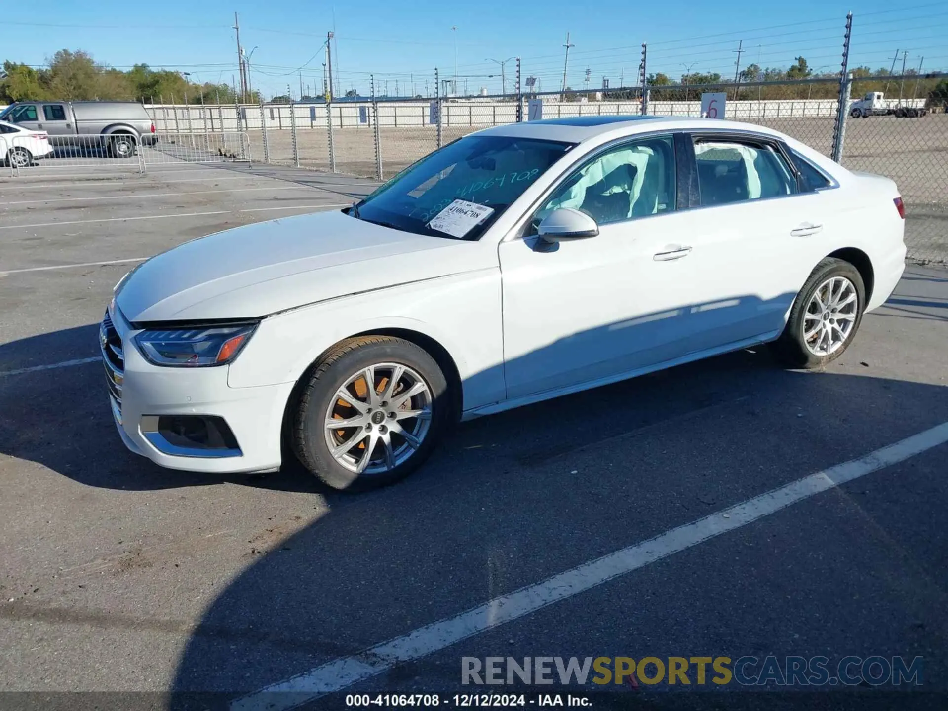 2 fotografías del automóvil dañado WAUABAF49PA027875 AUDI A4 2023