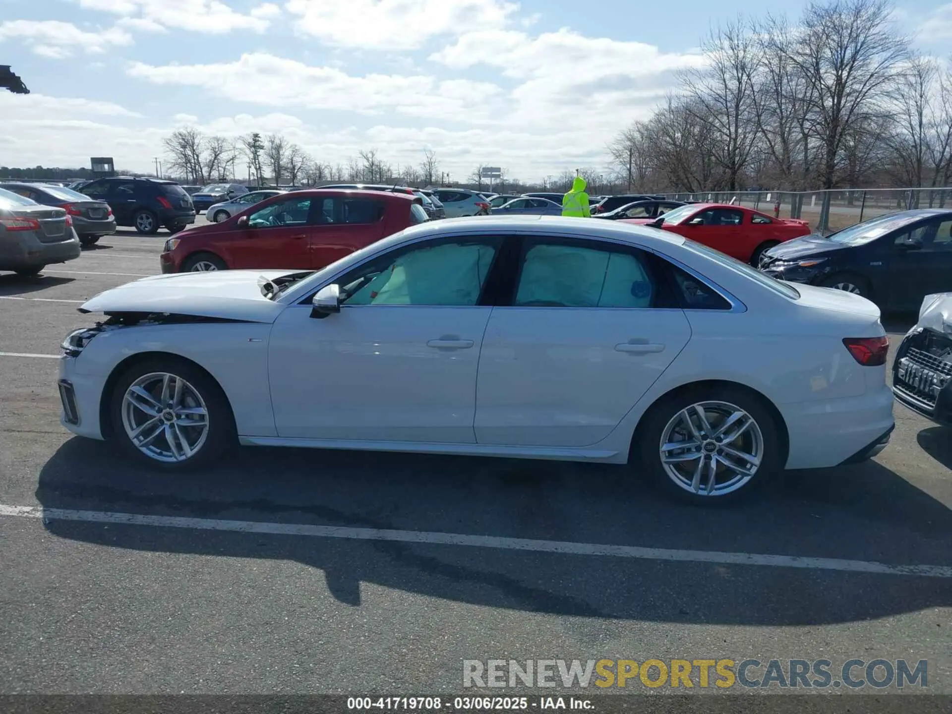14 fotografías del automóvil dañado WAUDAAF40PN010696 AUDI A4 2023