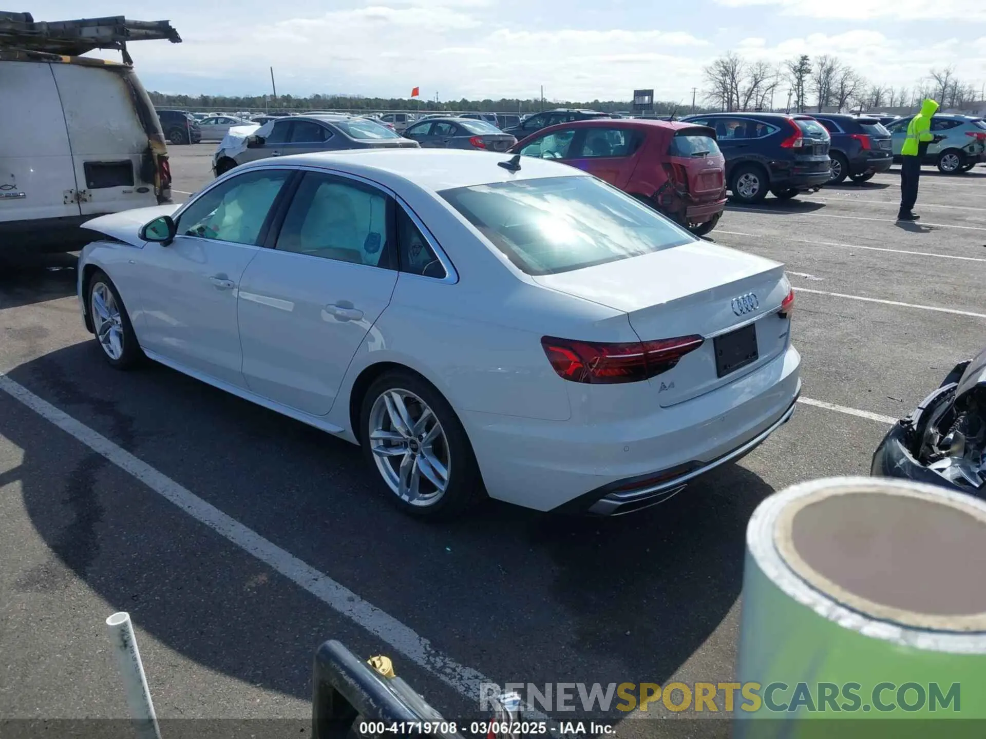 3 fotografías del automóvil dañado WAUDAAF40PN010696 AUDI A4 2023