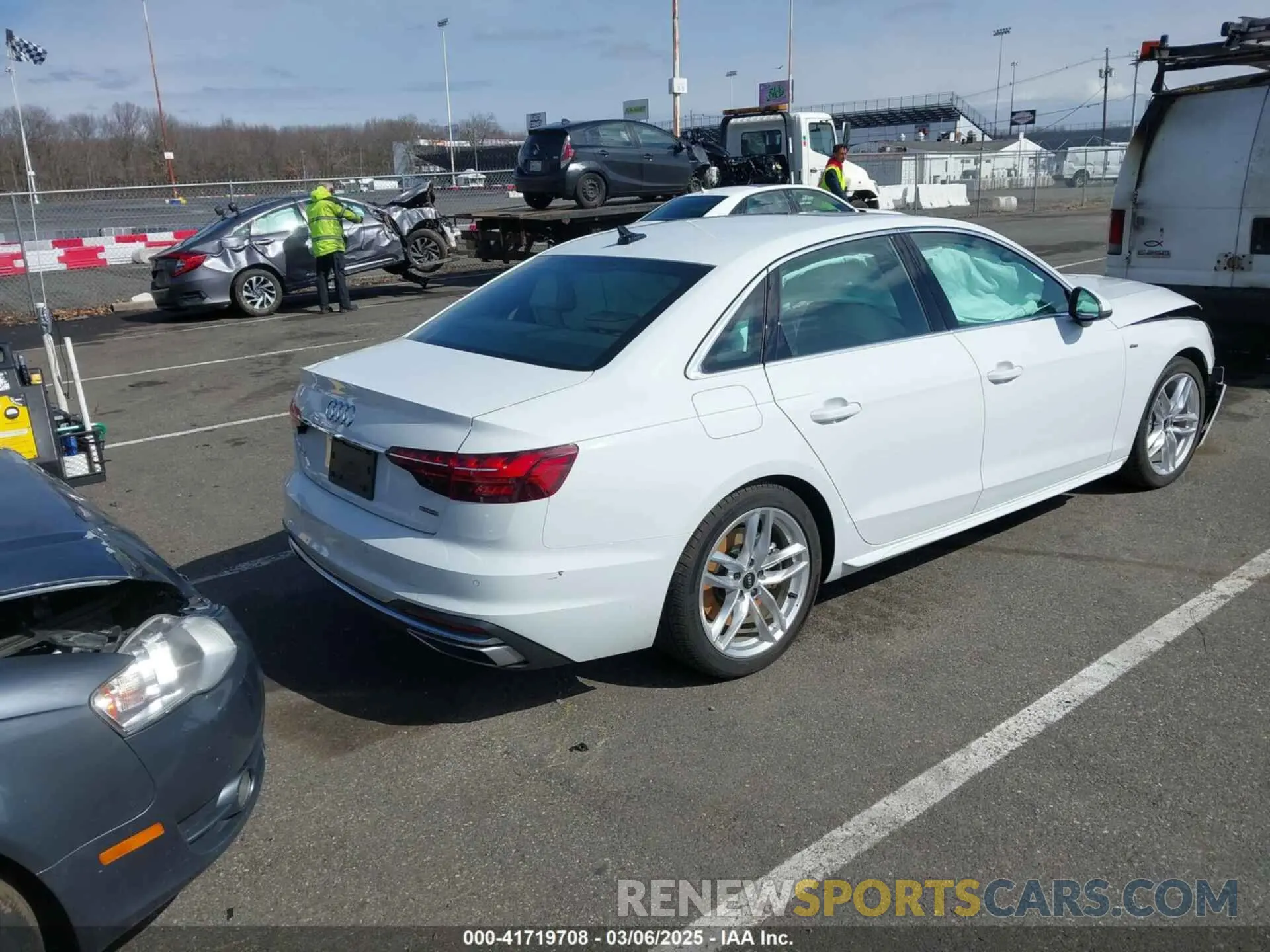 4 fotografías del automóvil dañado WAUDAAF40PN010696 AUDI A4 2023