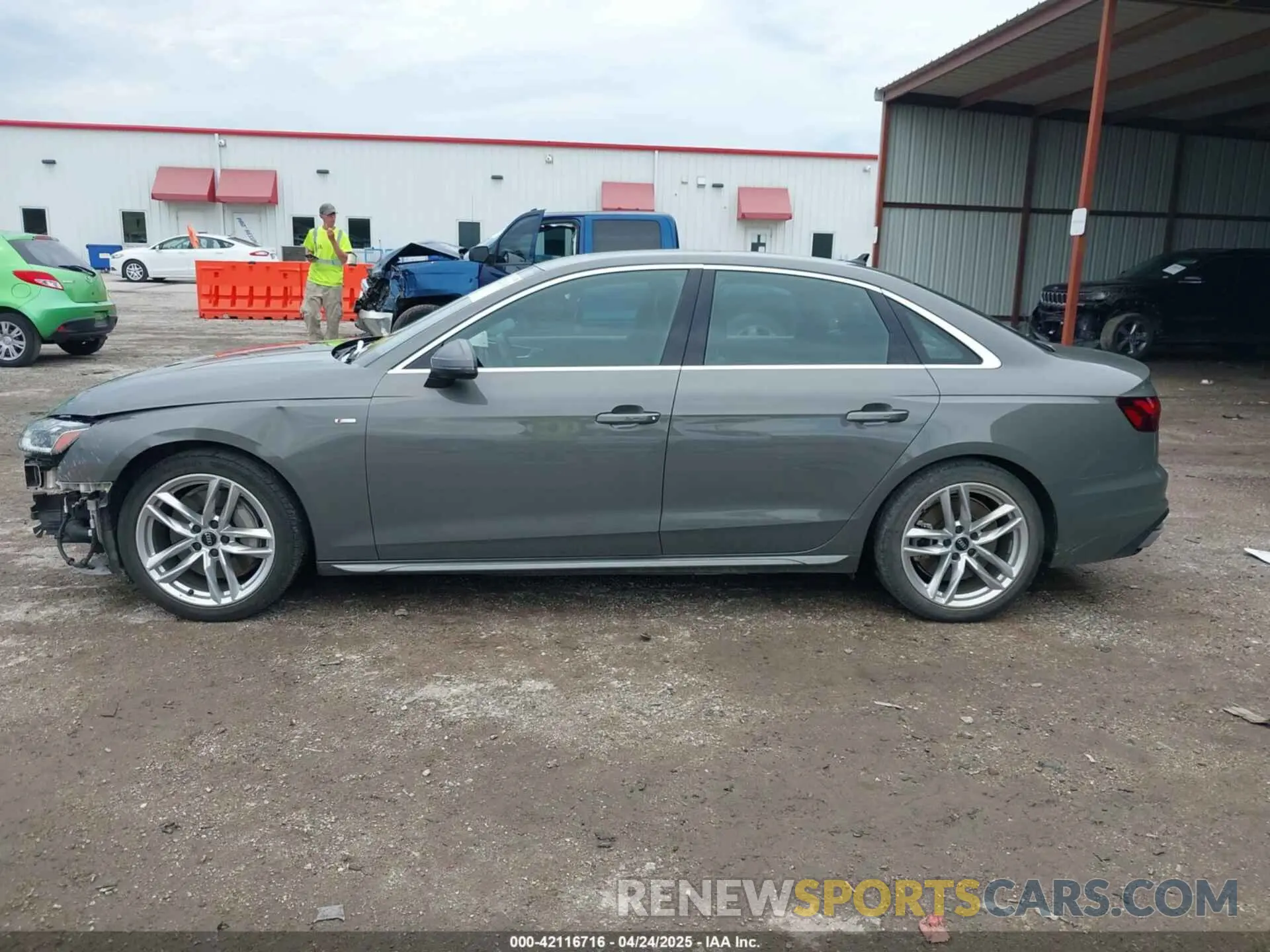 14 fotografías del automóvil dañado WAUEAAF40PN003736 AUDI A4 2023