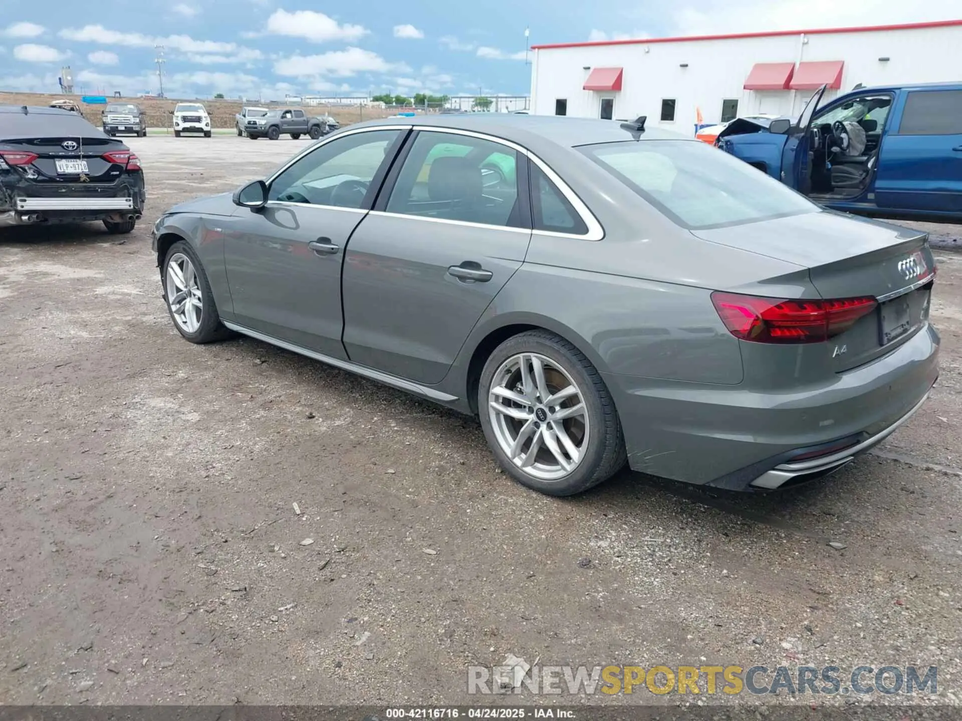 3 fotografías del automóvil dañado WAUEAAF40PN003736 AUDI A4 2023