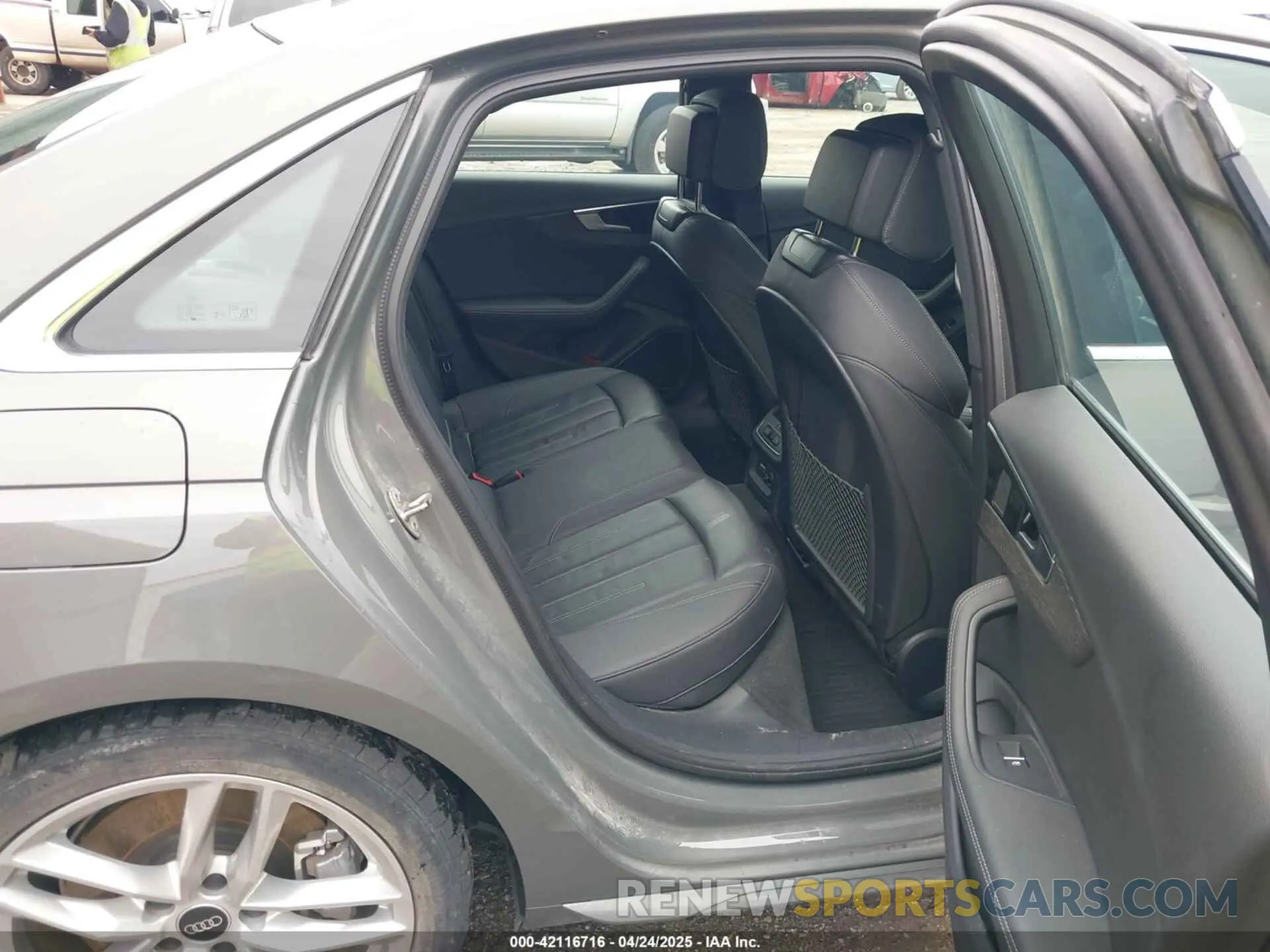 8 fotografías del automóvil dañado WAUEAAF40PN003736 AUDI A4 2023