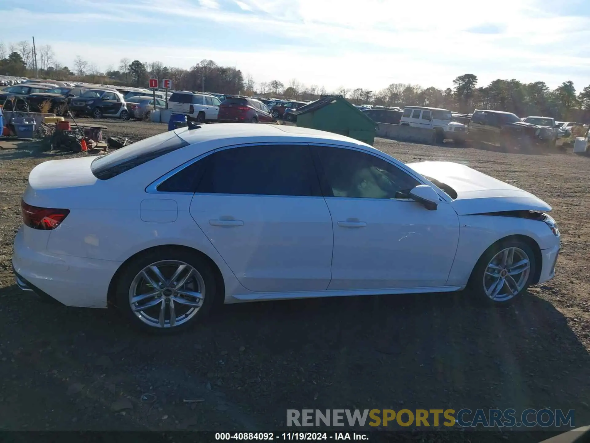 13 fotografías del automóvil dañado WAUEAAF40PN009794 AUDI A4 2023