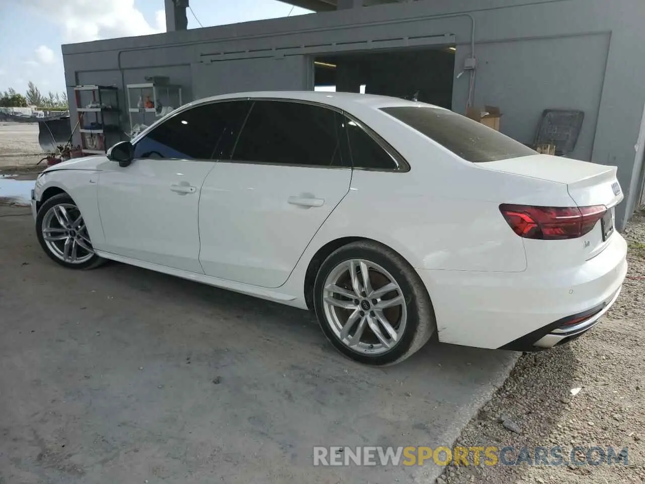 2 fotografías del automóvil dañado WAUEAAF41PN015815 AUDI A4 2023