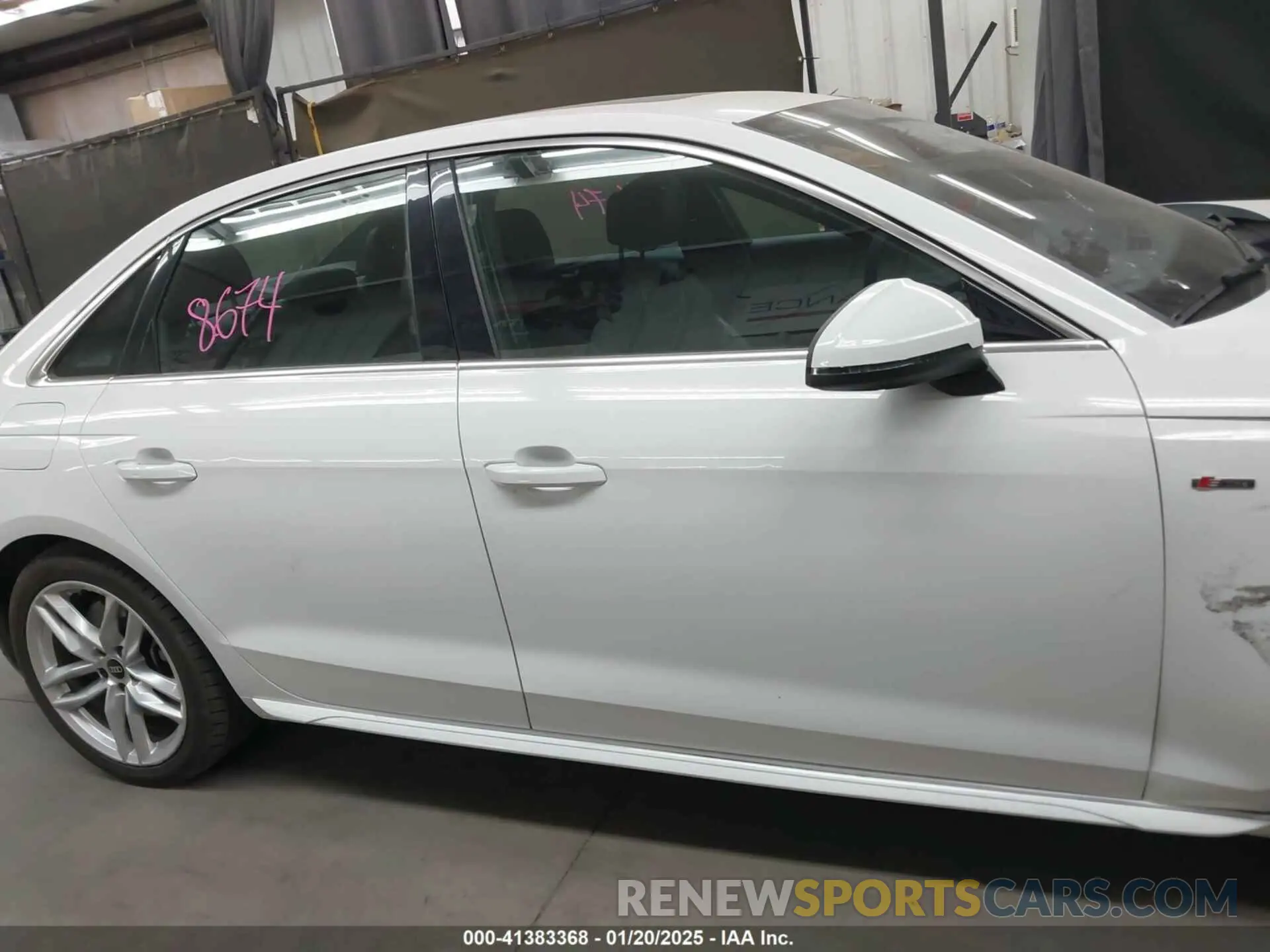 13 fotografías del automóvil dañado WAUEAAF42PN002863 AUDI A4 2023