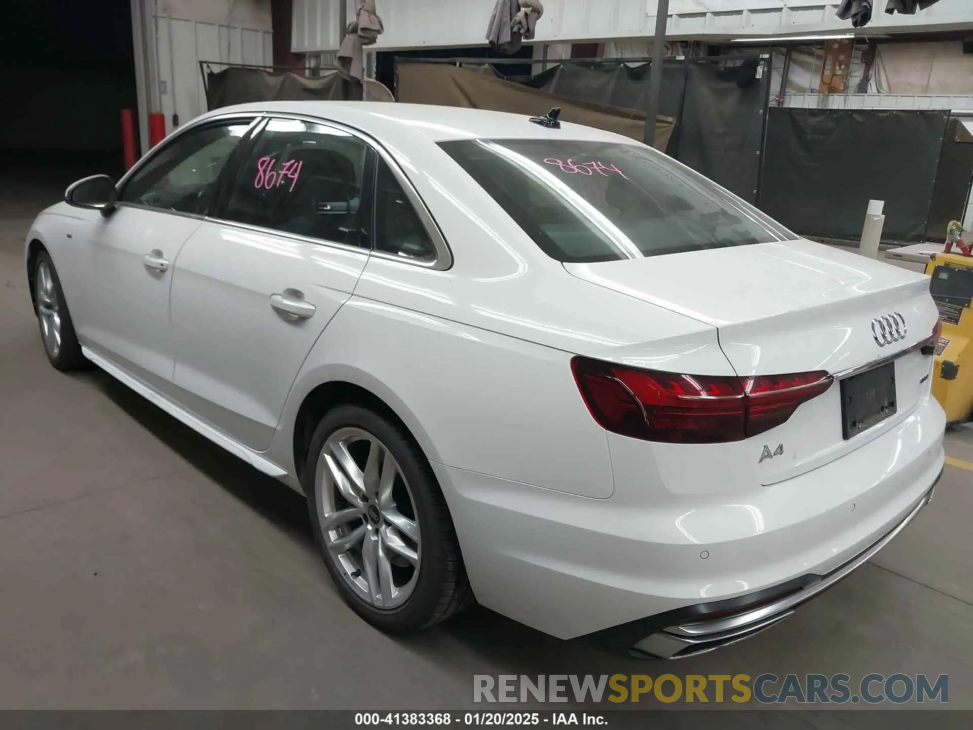 3 fotografías del automóvil dañado WAUEAAF42PN002863 AUDI A4 2023