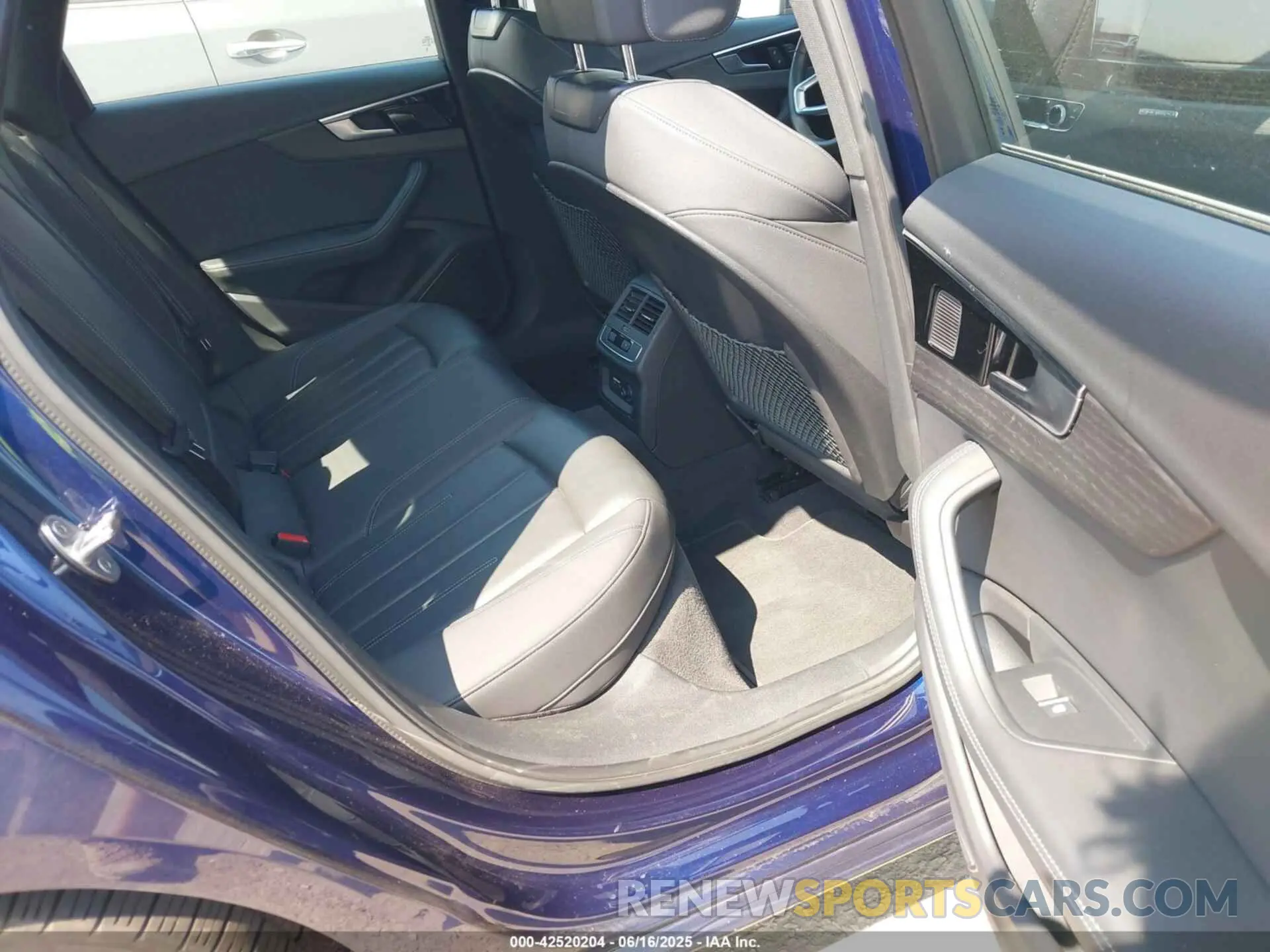 8 fotografías del automóvil dañado WAUEAAF42PN017346 AUDI A4 2023