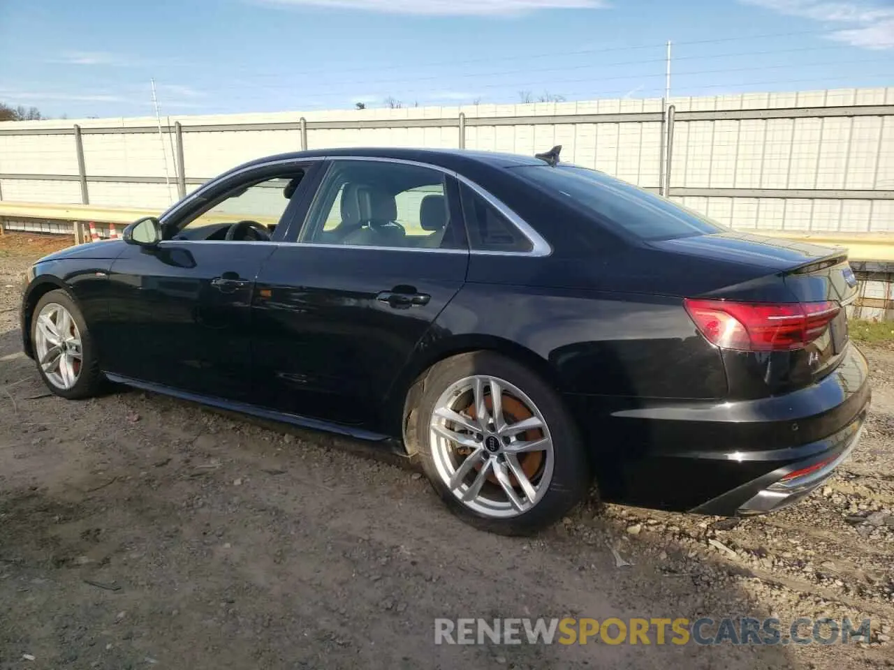 2 fotografías del automóvil dañado WAUEAAF43PA029853 AUDI A4 2023