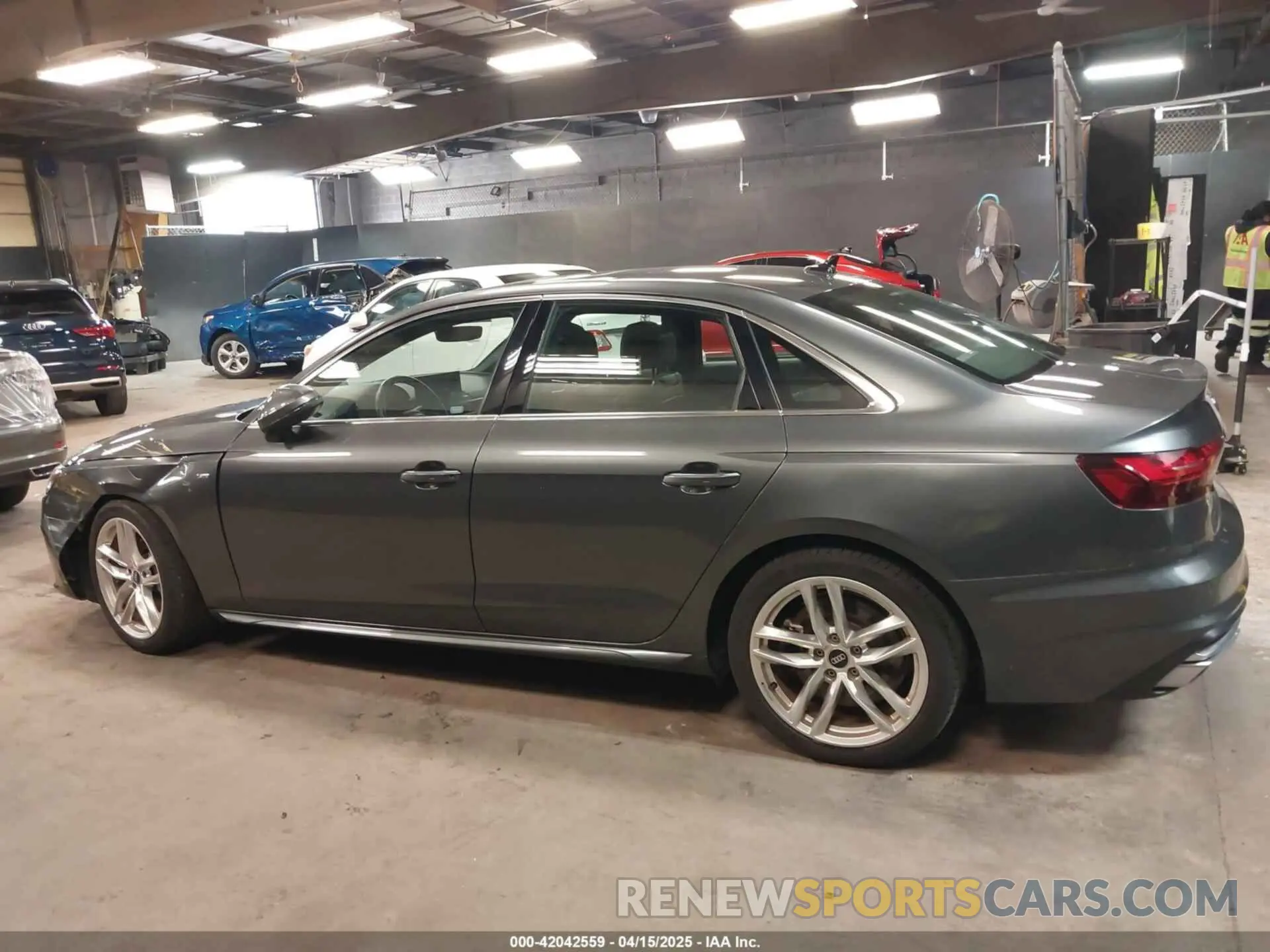 14 fotografías del automóvil dañado WAUEAAF44PA003682 AUDI A4 2023
