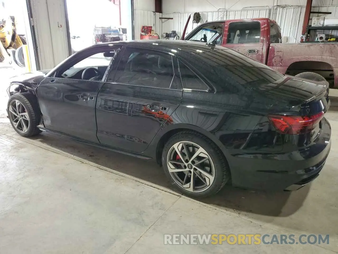 2 fotografías del automóvil dañado WAUEAAF45PA003903 AUDI A4 2023