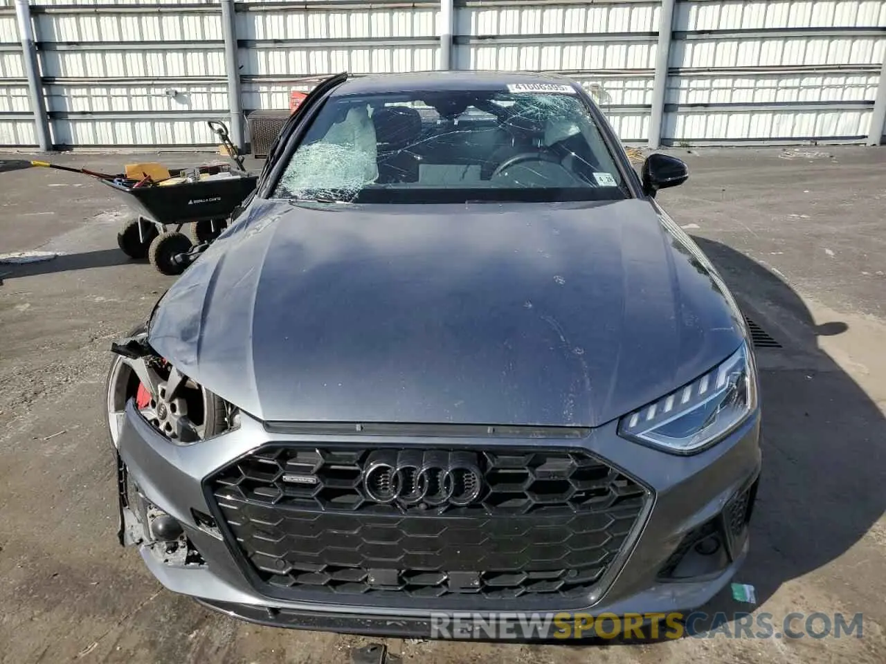 5 fotografías del automóvil dañado WAUEAAF45PA032267 AUDI A4 2023