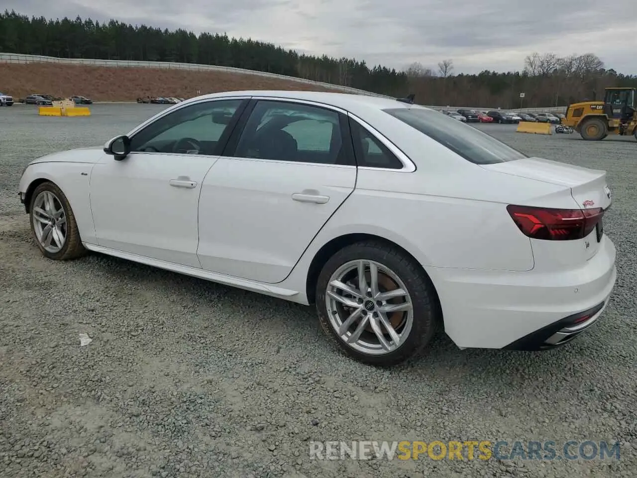 2 fotografías del automóvil dañado WAUEAAF45PN002808 AUDI A4 2023