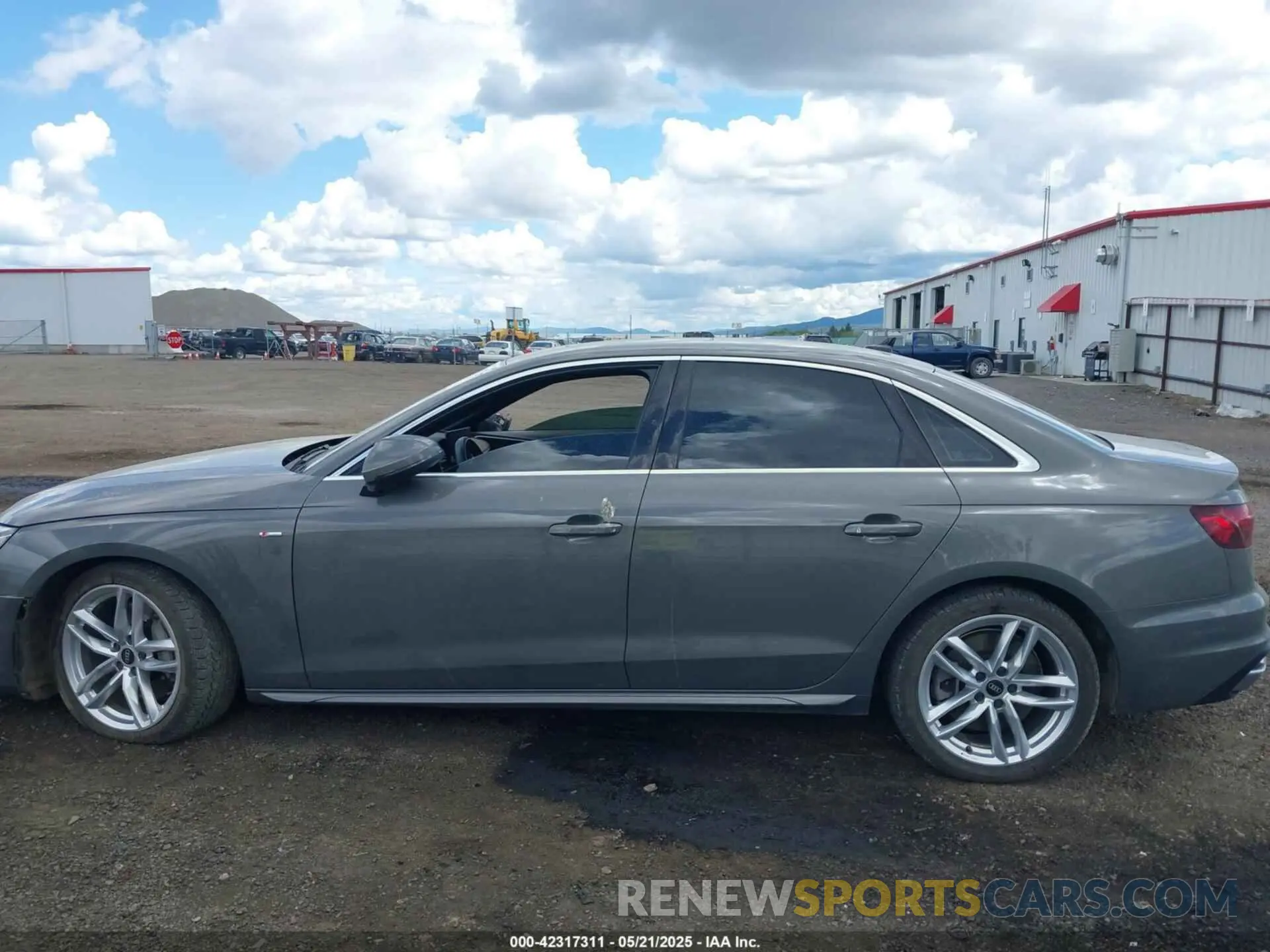 14 fotografías del automóvil dañado WAUEAAF45PN003120 AUDI A4 2023